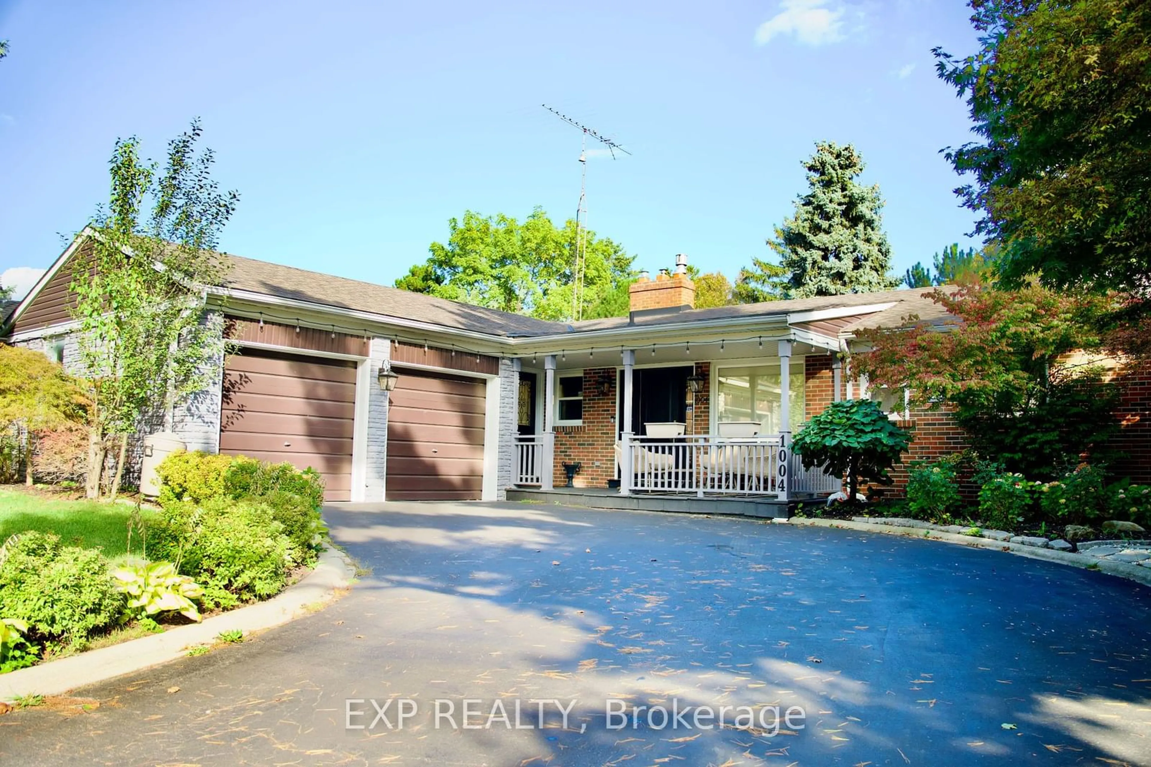 Frontside or backside of a home, the street view for 1004 Caldwell Ave, Mississauga Ontario L5H 1Z3