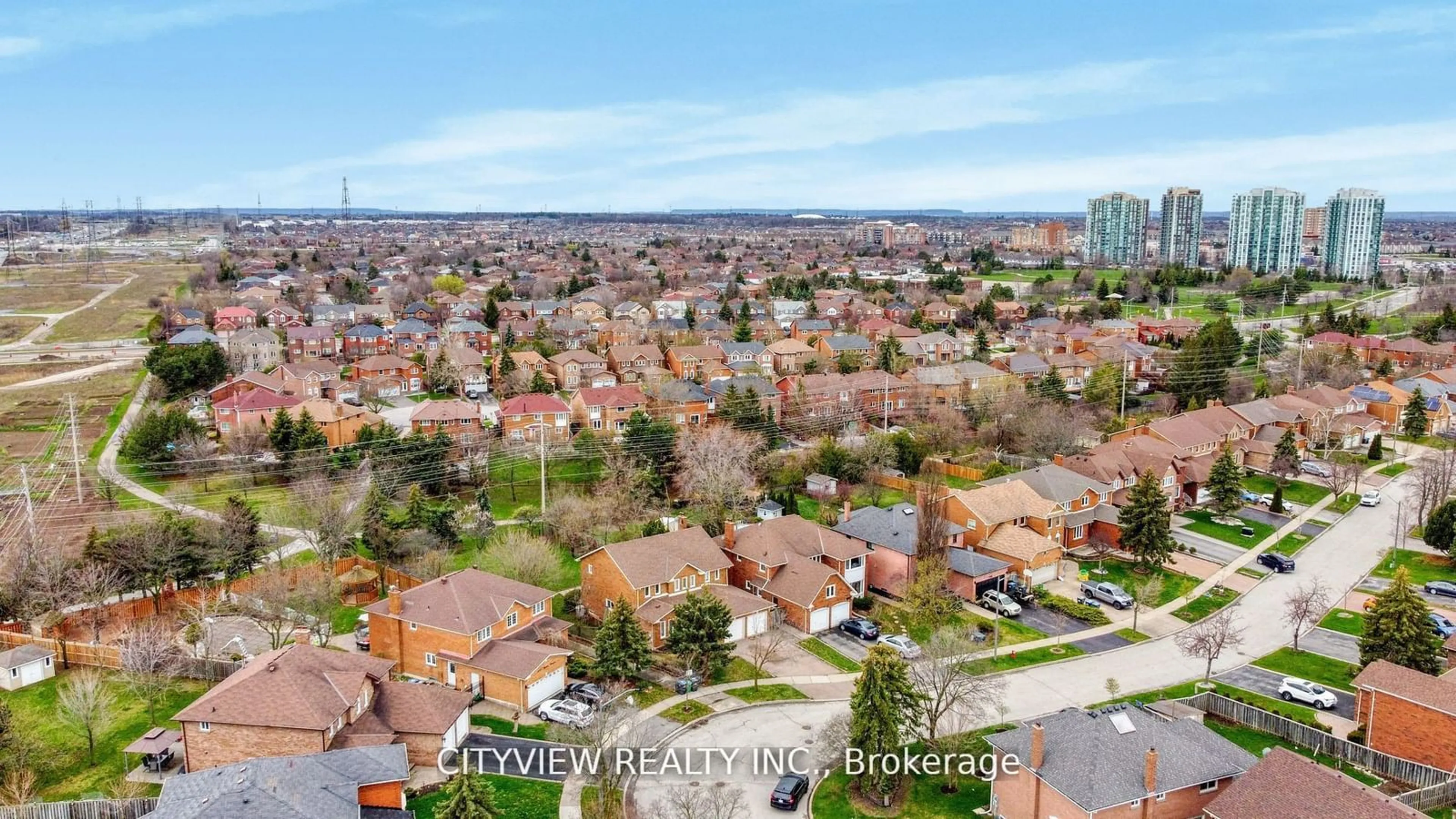 A pic from exterior of the house or condo, the street view for 4448 Idlewilde Cres, Mississauga Ontario L5M 4E3