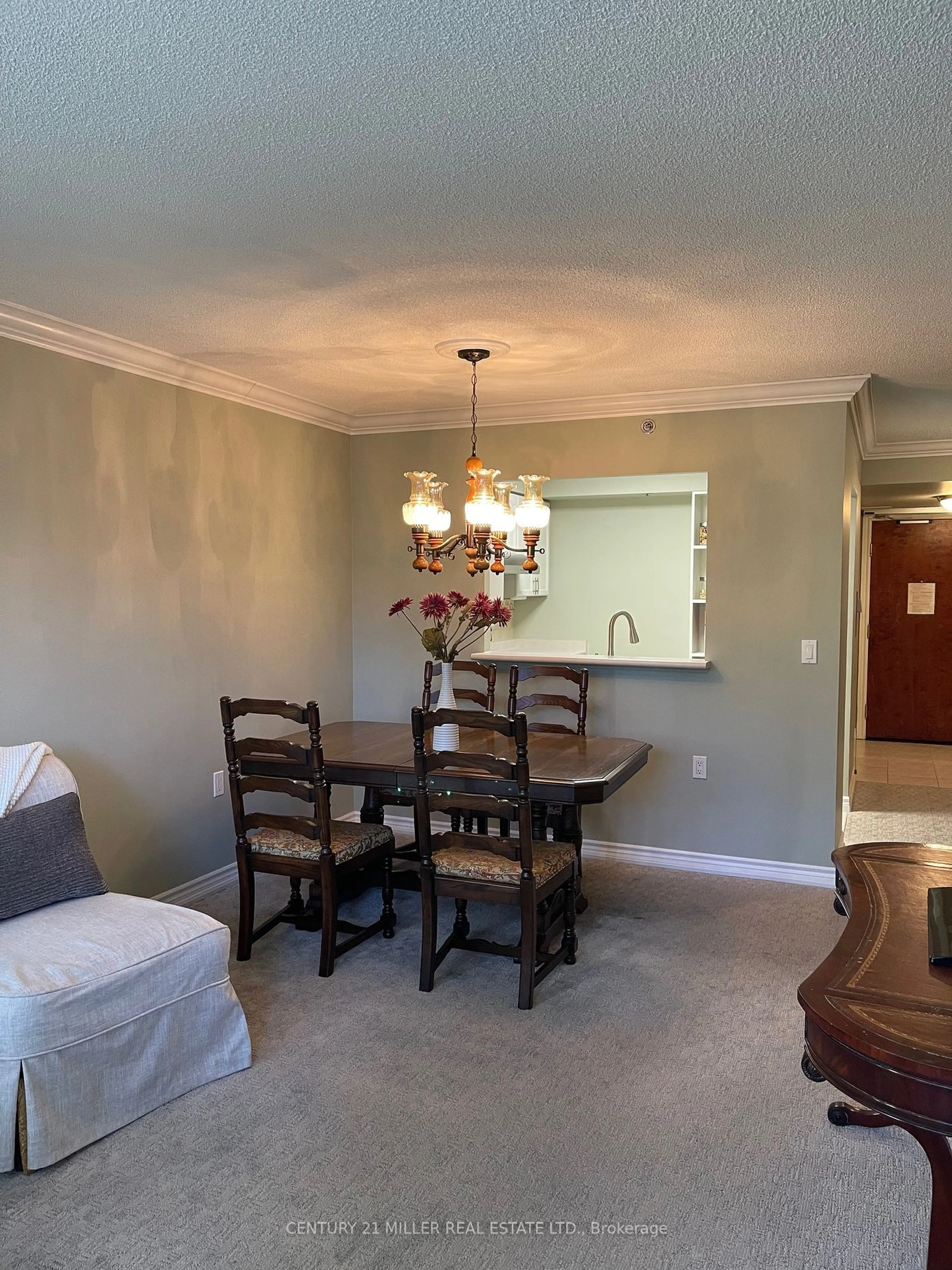 Dining room, wood floors, cottage for 100 Burloak Dr #2407, Burlington Ontario L7L 6P6