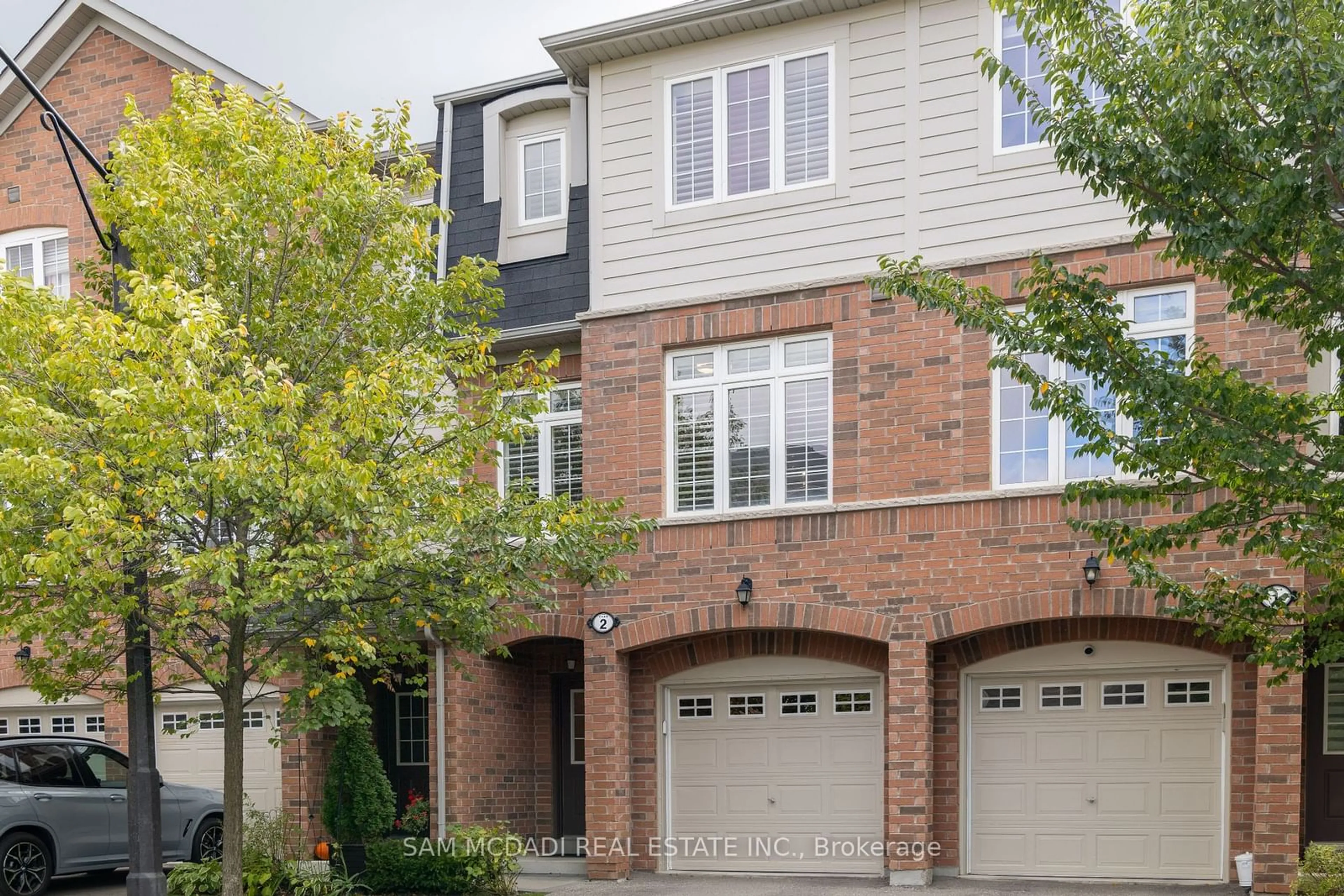 A pic from exterior of the house or condo for 1139 Haig Blvd #2, Mississauga Ontario L5E 2M6