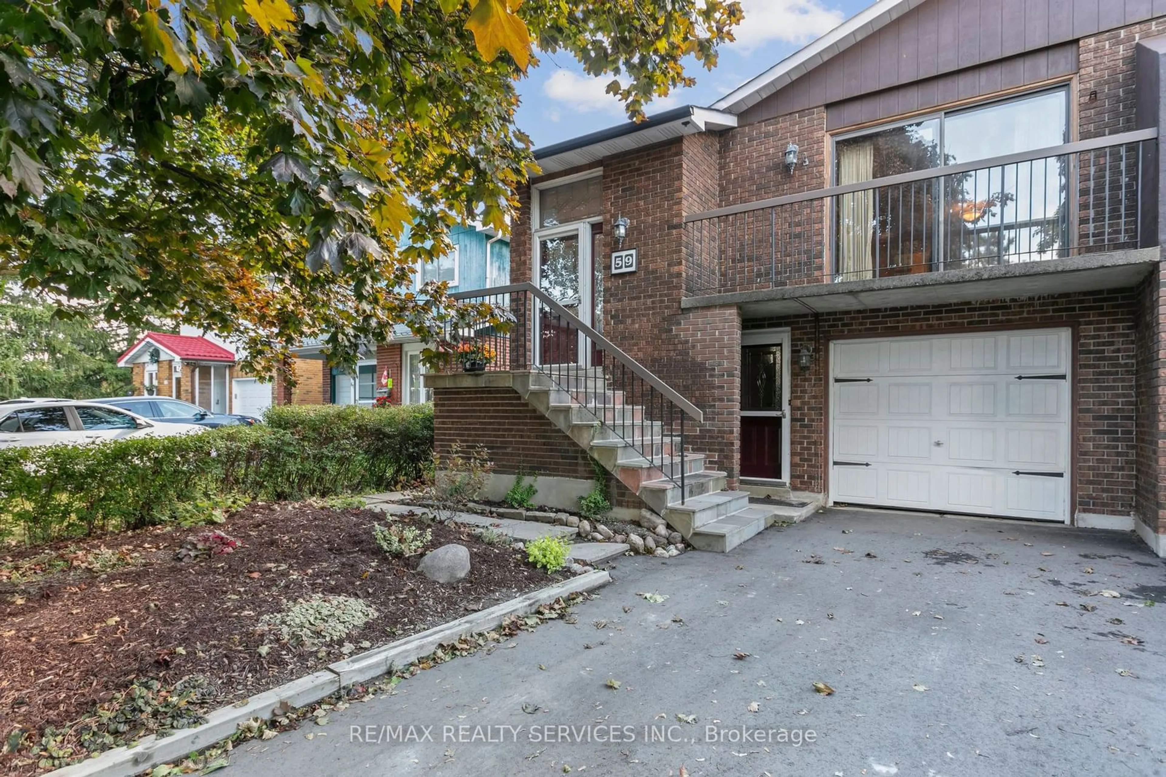 A pic from exterior of the house or condo, the street view for 59 Lionshead Lookout, Brampton Ontario L6S 3X3