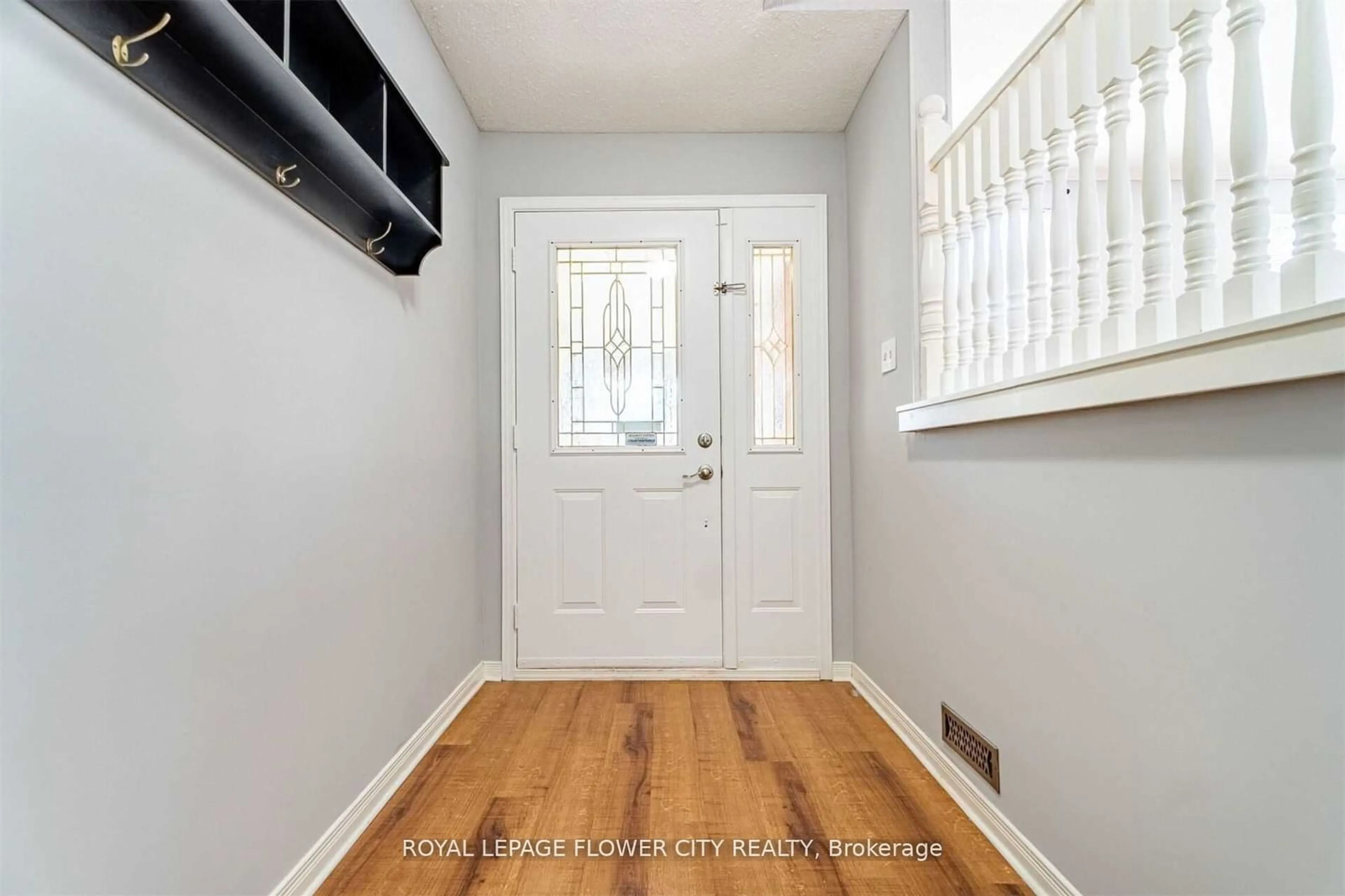 Indoor entryway, wood floors for 5 Grassmere Cres, Brampton Ontario L6S 1C9