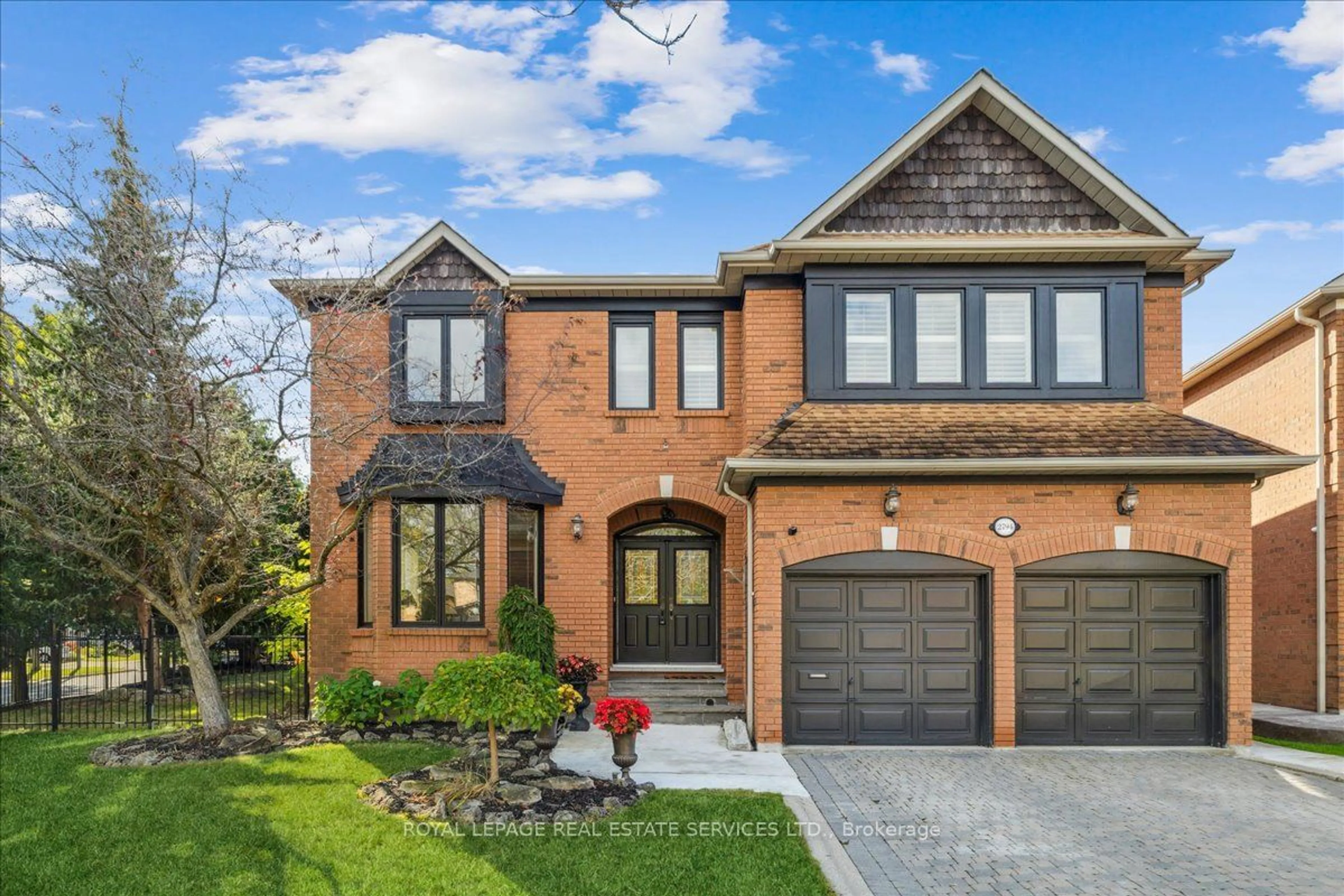 Home with brick exterior material for 2794 Rainbow Cres, Mississauga Ontario L5L 5W1