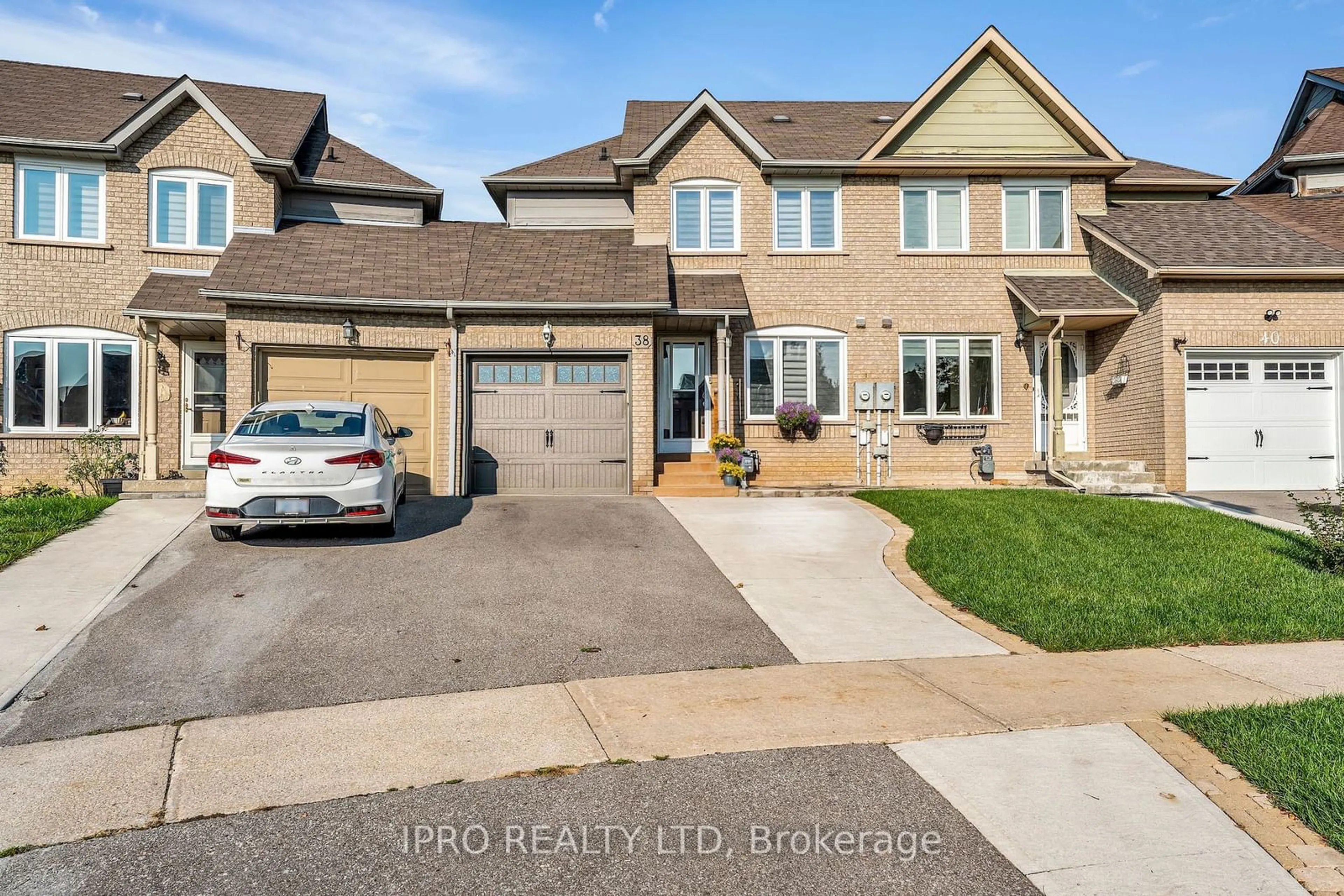 Frontside or backside of a home, the street view for 38 Gardenia Way, Caledon Ontario L7C 1B2