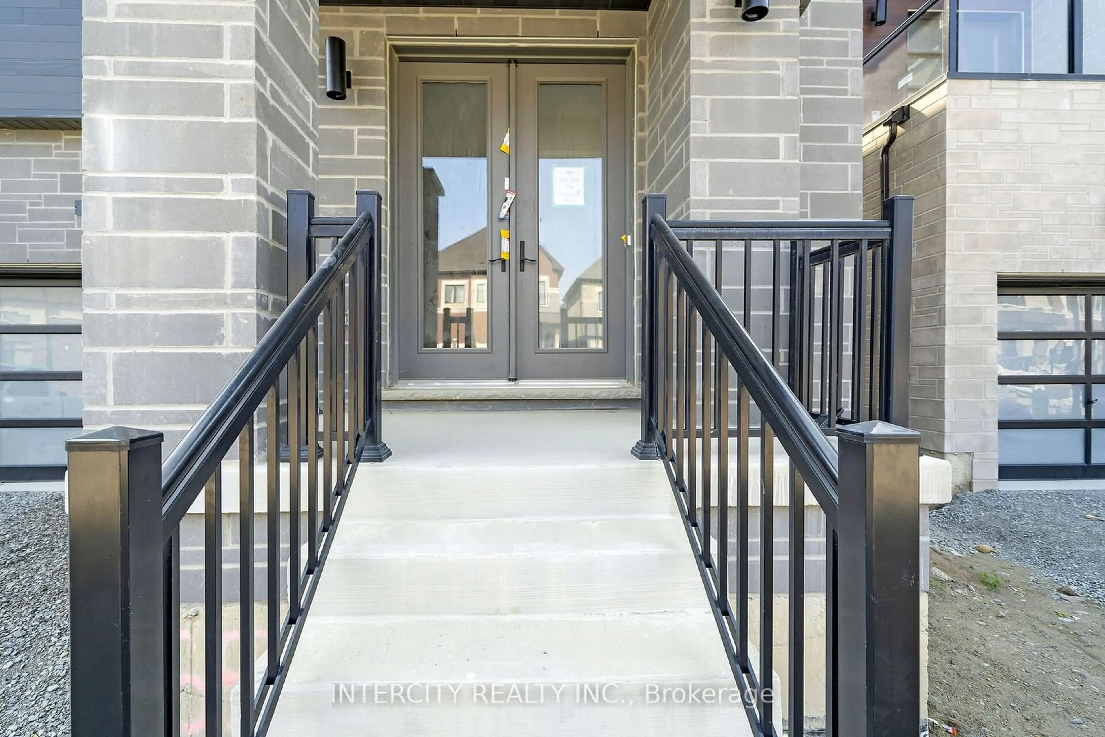 Indoor entryway for 74 Claremont Dr #Lot 165, Brampton Ontario L6R 4G2