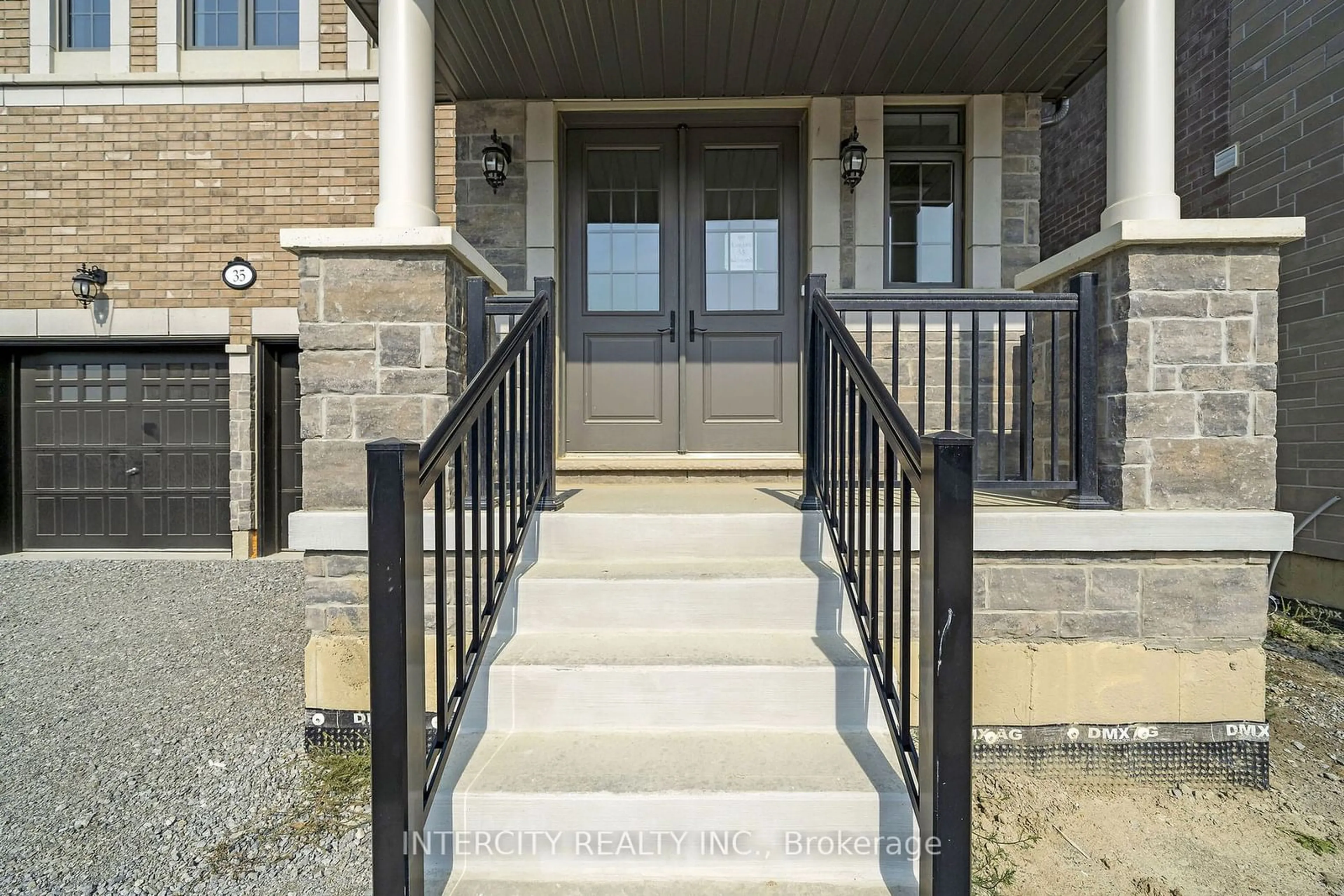 Indoor entryway for 35 Keyworth Cres #Lot 181, Brampton Ontario L6R 4G2