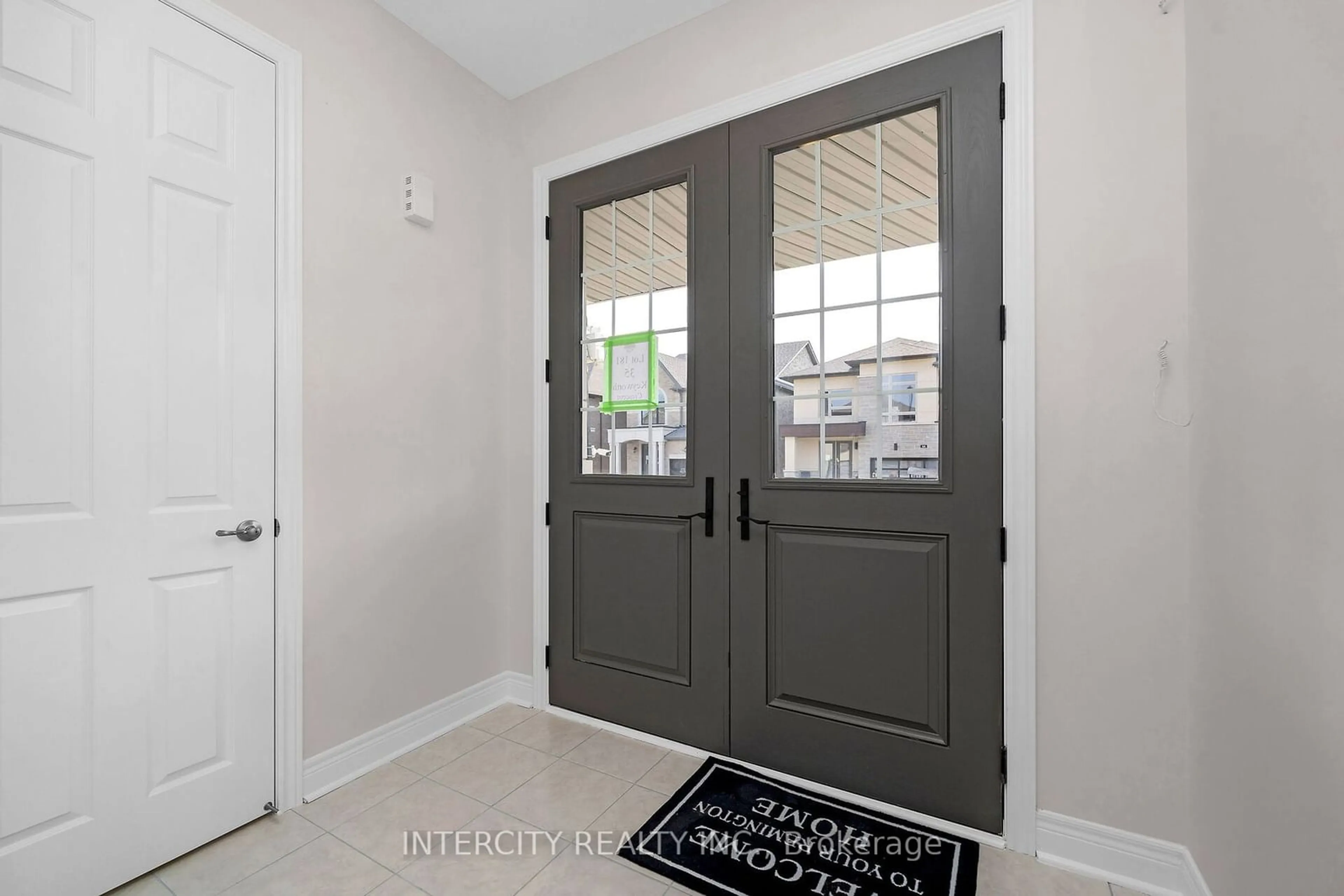 Indoor entryway for 35 Keyworth Cres #Lot 181, Brampton Ontario L6R 4G2