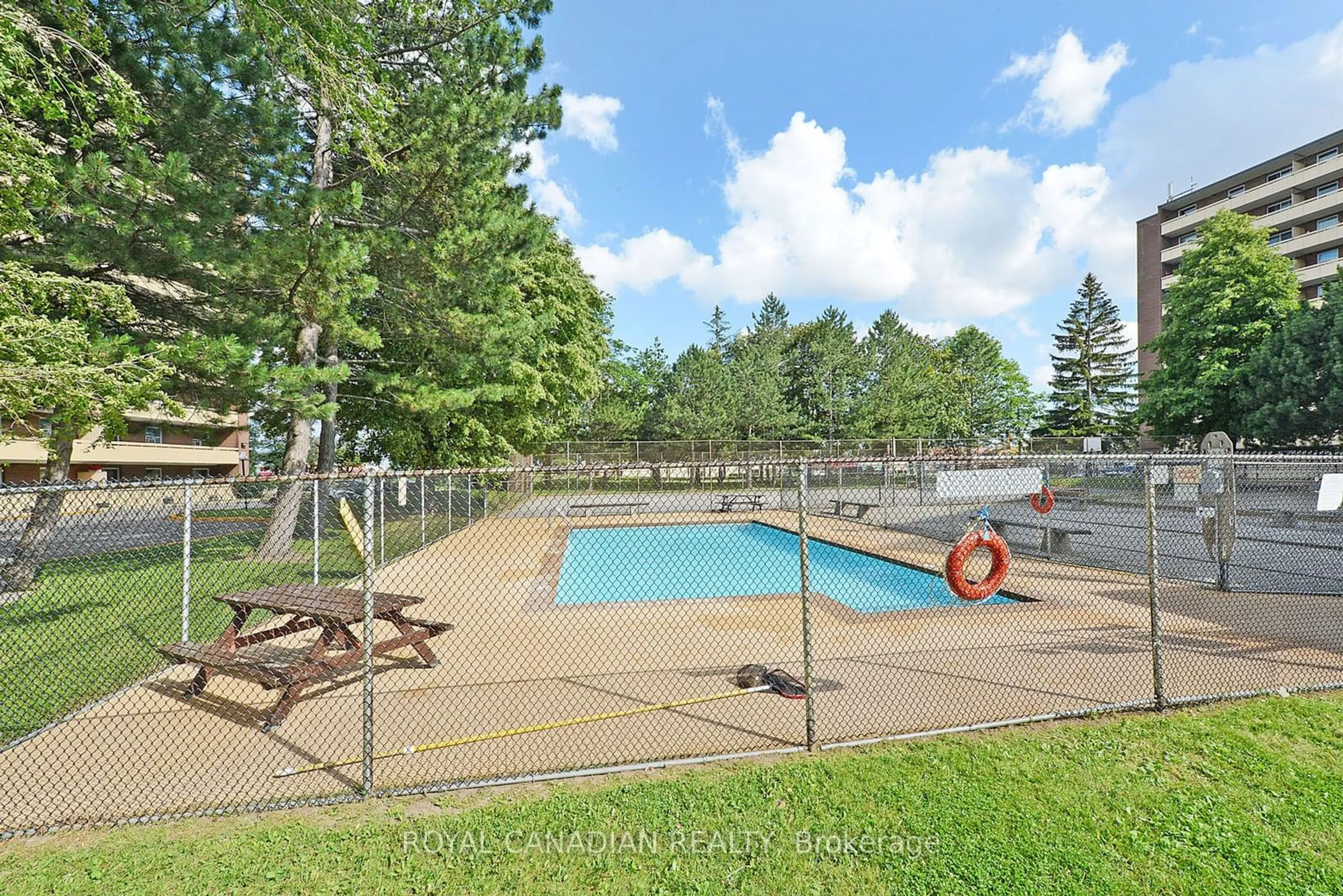 Pool for 3577 Derry Rd #311, Mississauga Ontario L4T 1B3