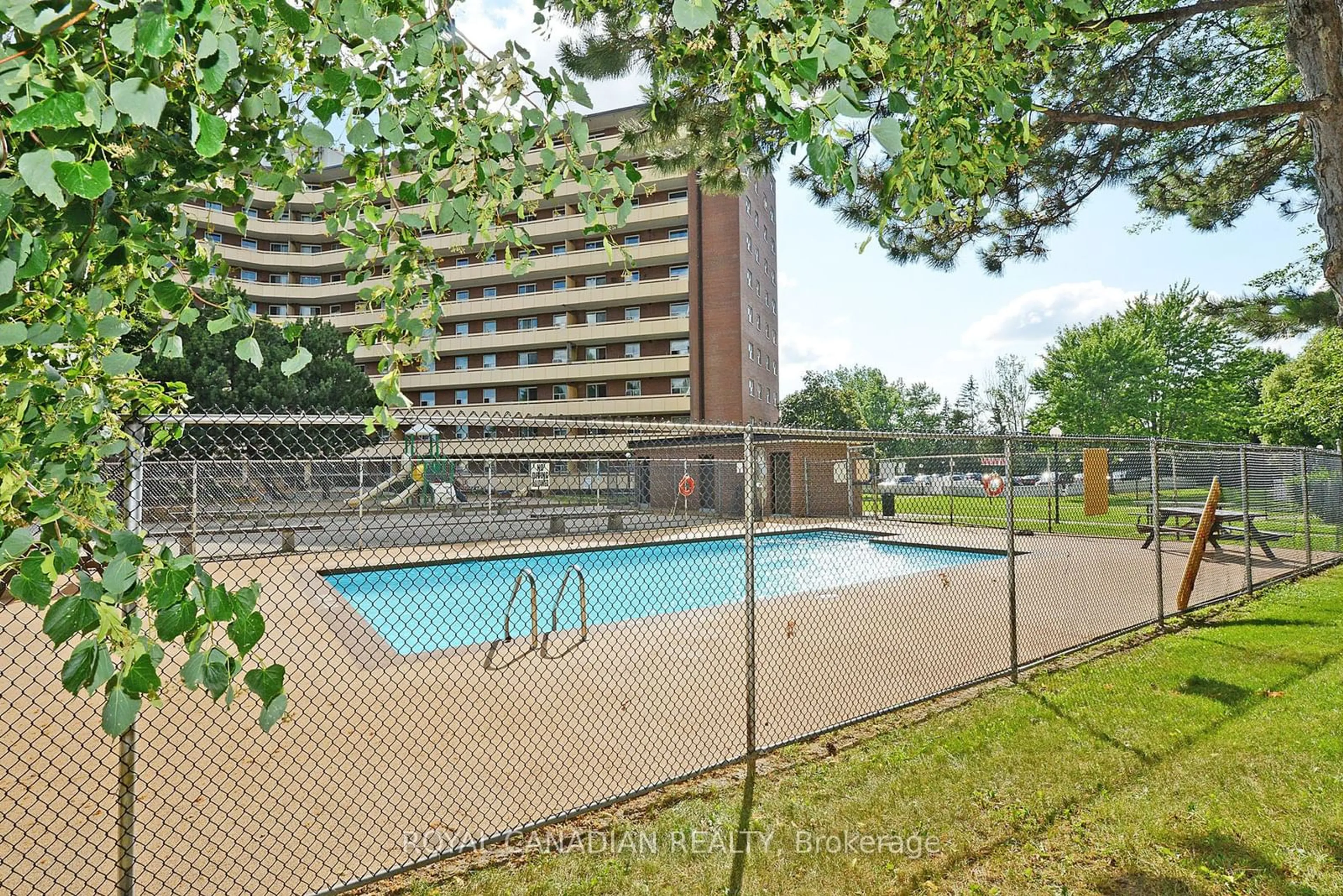 Pool for 3577 Derry Rd #311, Mississauga Ontario L4T 1B3