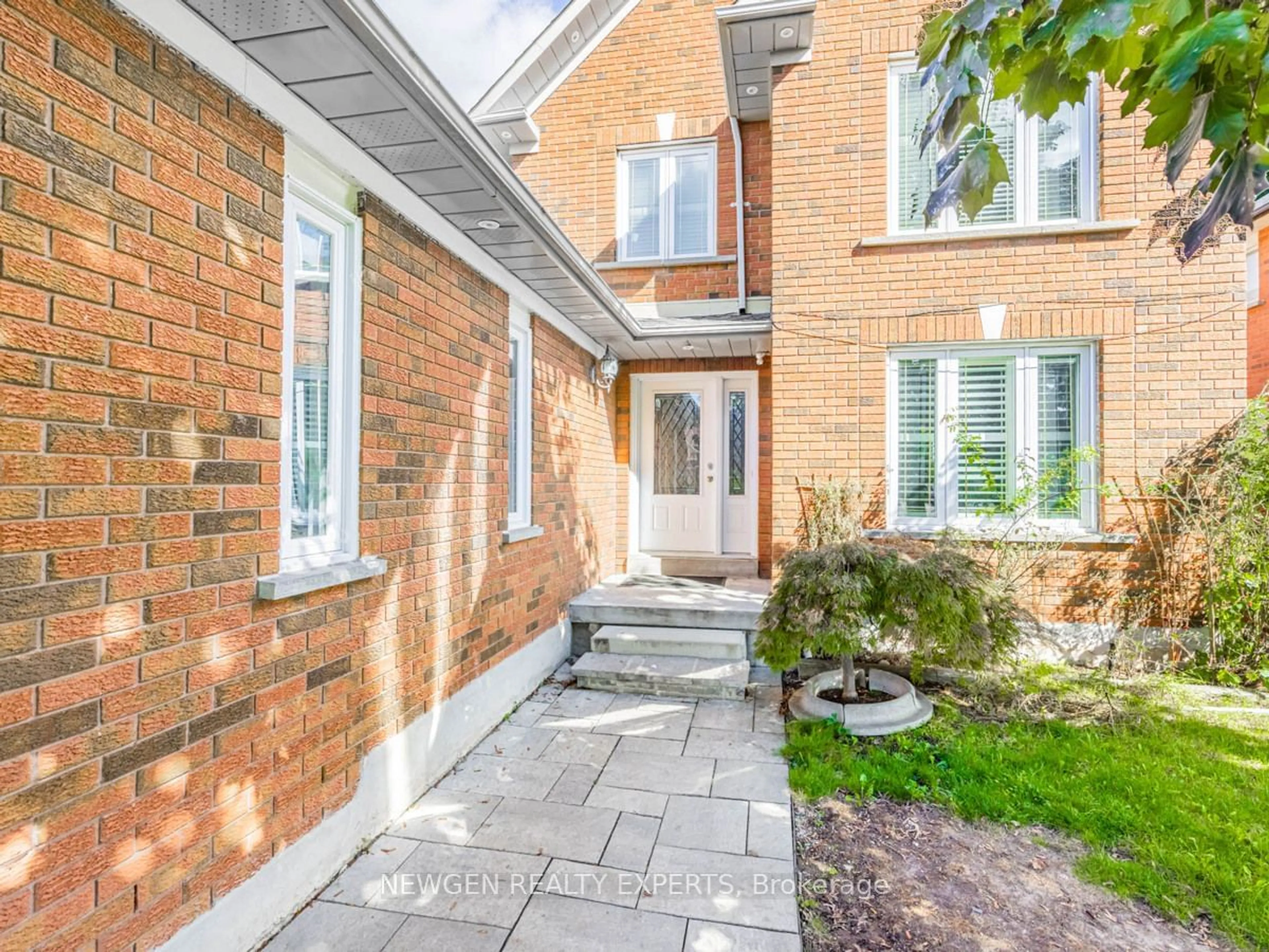 Home with brick exterior material for 109 Mountainash Rd, Brampton Ontario L6R 1H7