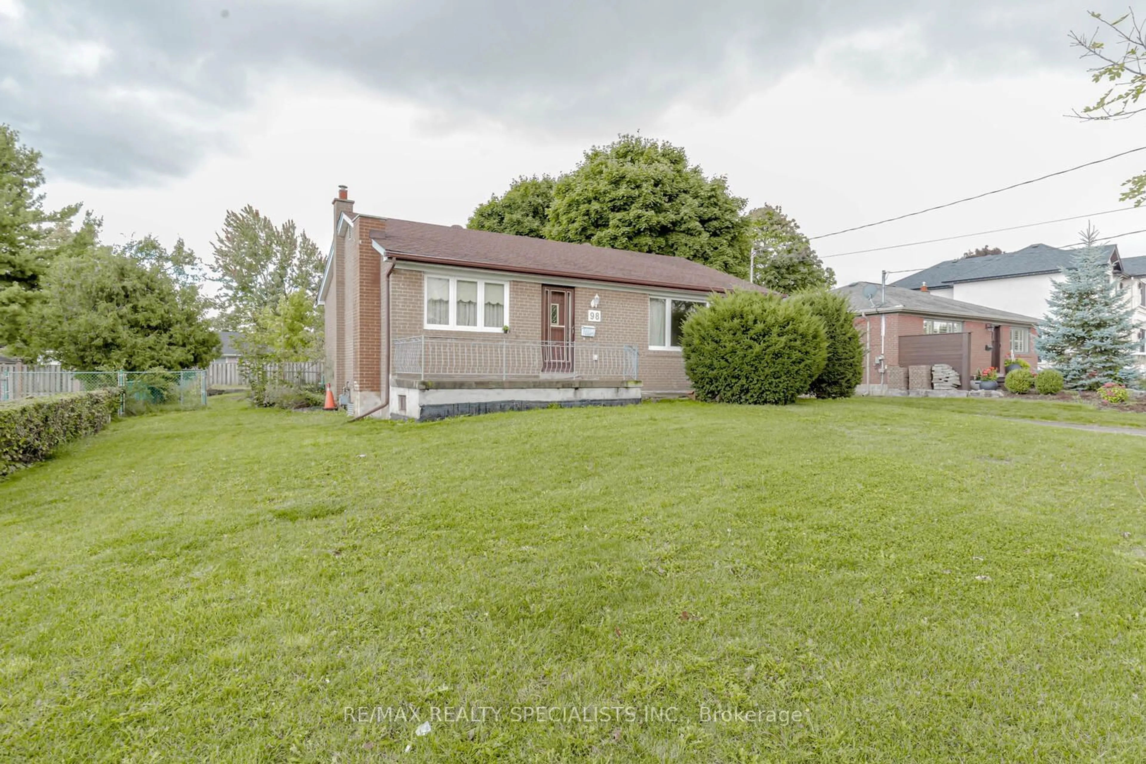 Frontside or backside of a home, cottage for 98 Vista Blvd, Mississauga Ontario L5M 1V9