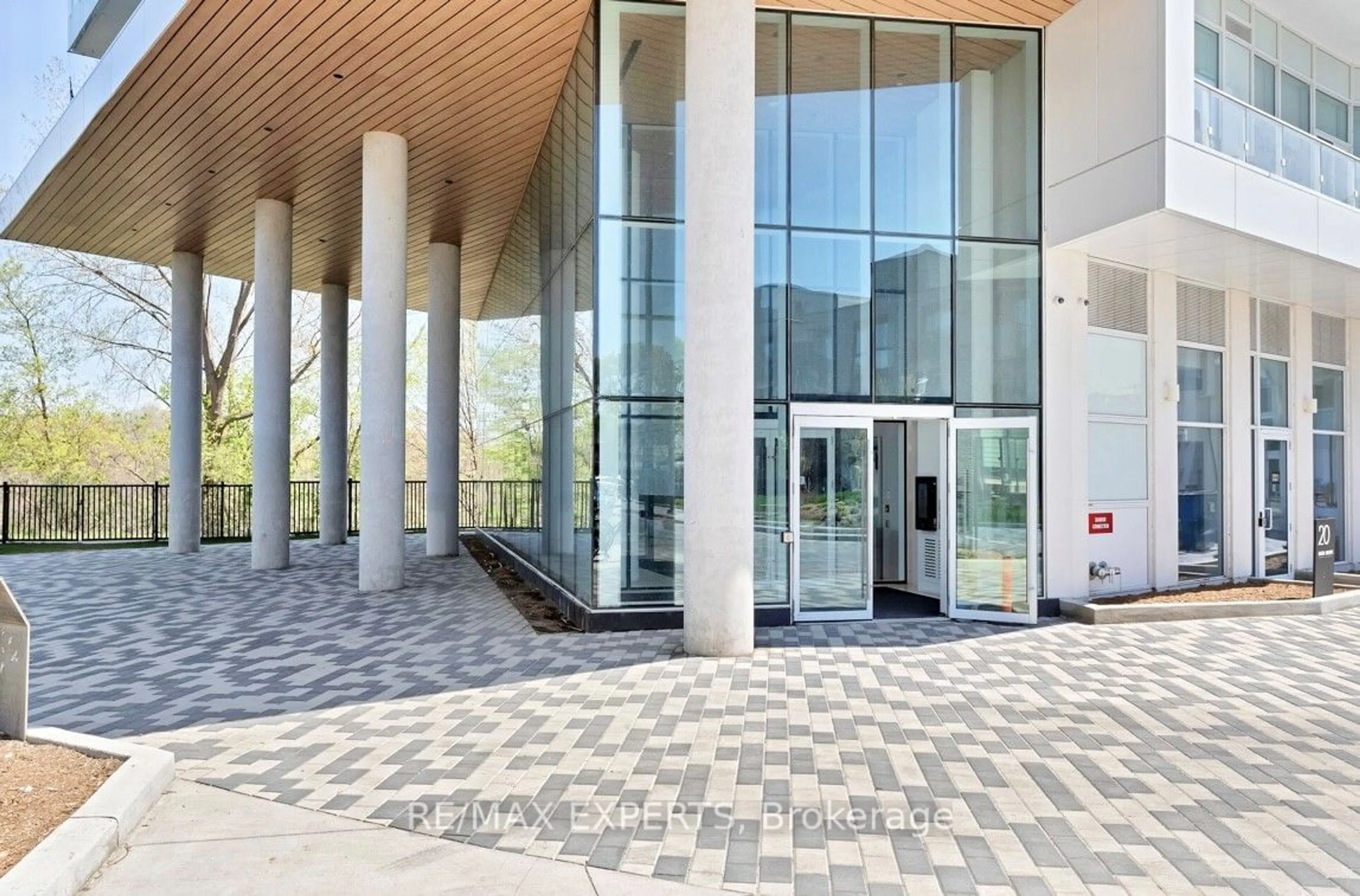 Indoor foyer, ceramic floors for 20 Brin Dr #1907, Toronto Ontario M8X 1Y6