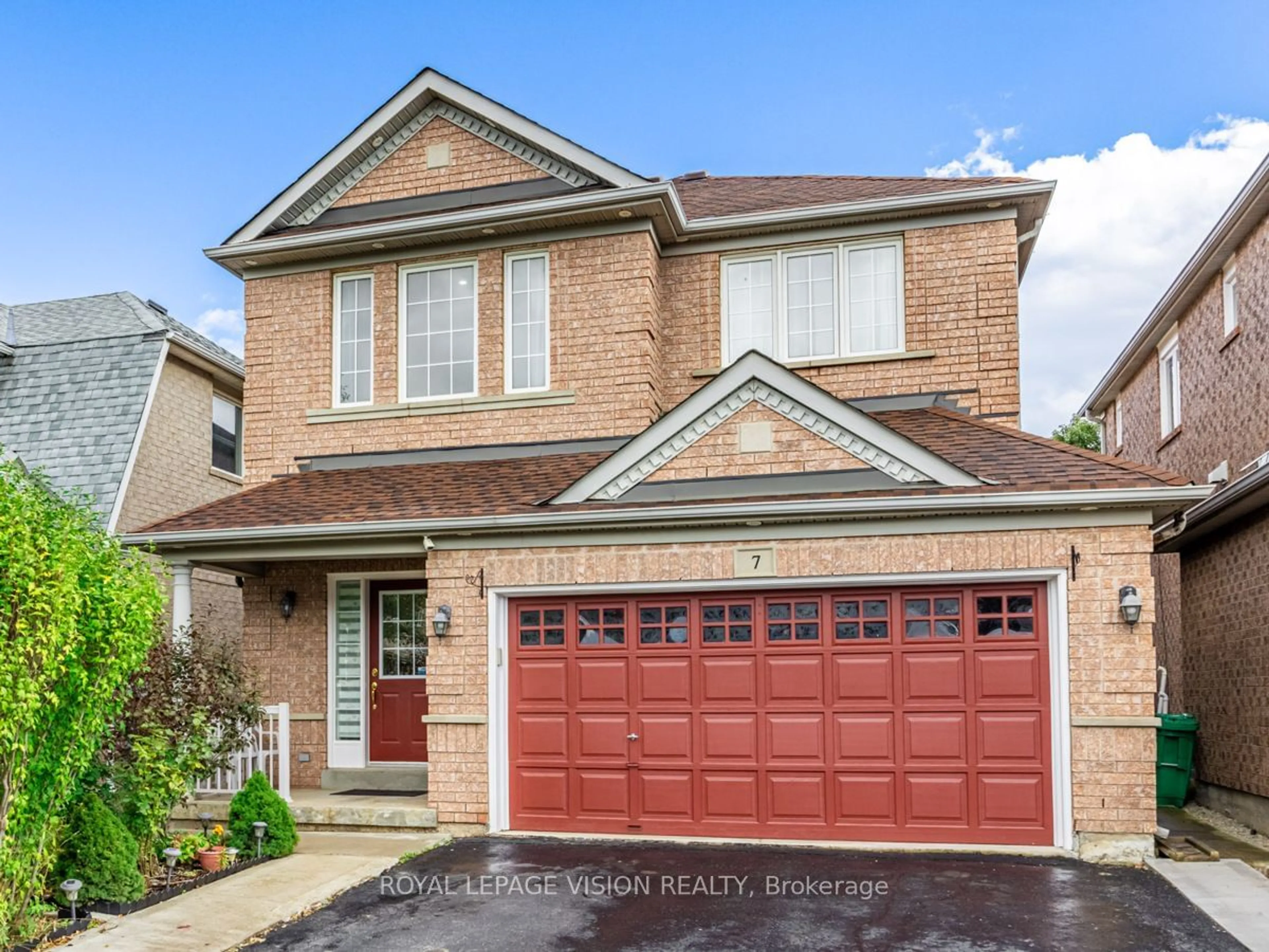 Home with brick exterior material for 7 Rockrose Dr, Brampton Ontario L6R 2Z6