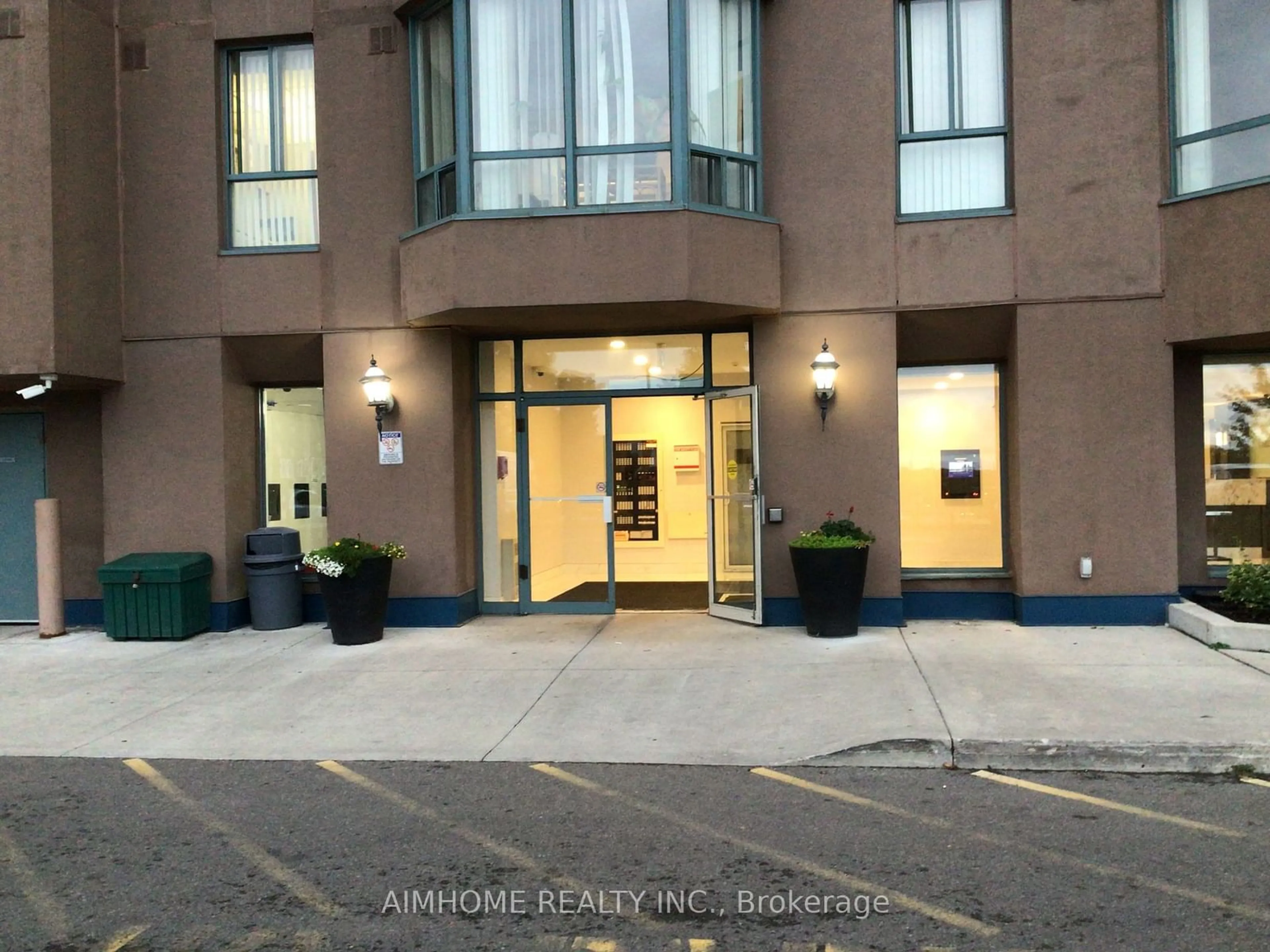 Indoor foyer for 115 Hillcrest Ave #2310, Mississauga Ontario L5B 3Y9