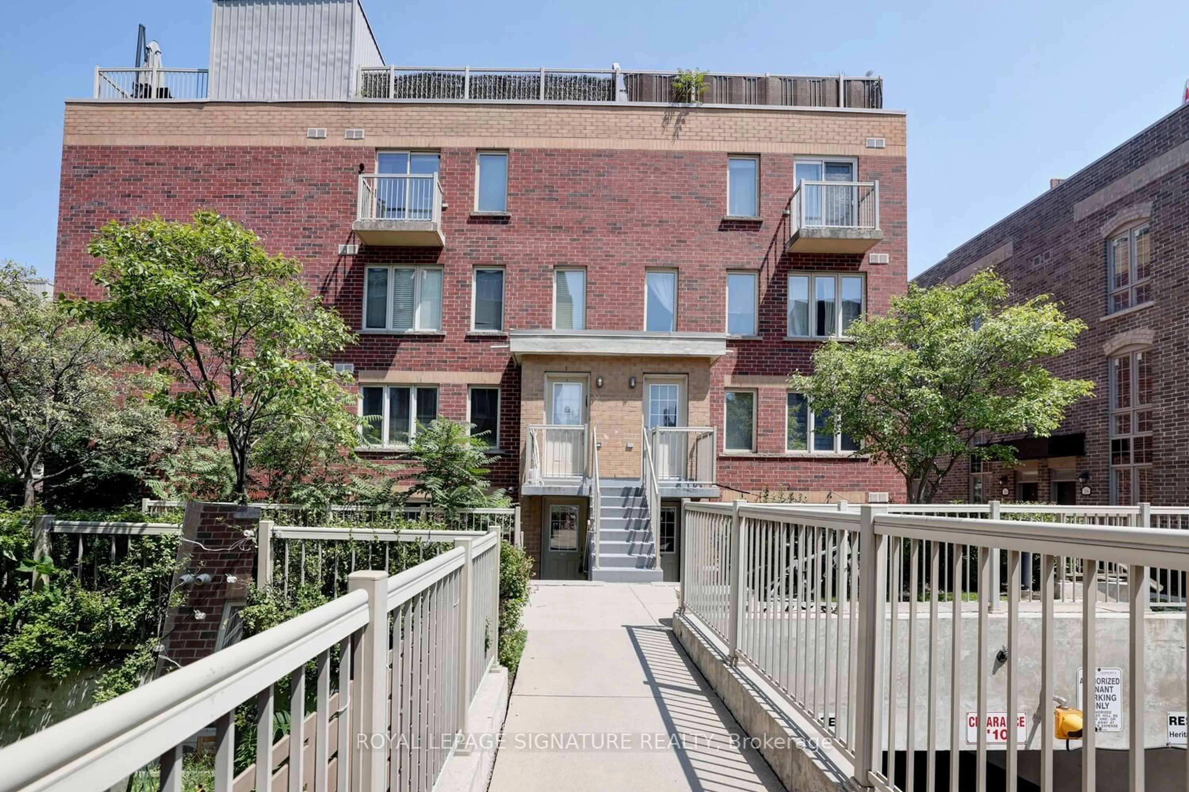 A pic from exterior of the house or condo for 5 Elsie Lane #133, Toronto Ontario M6P 3N3