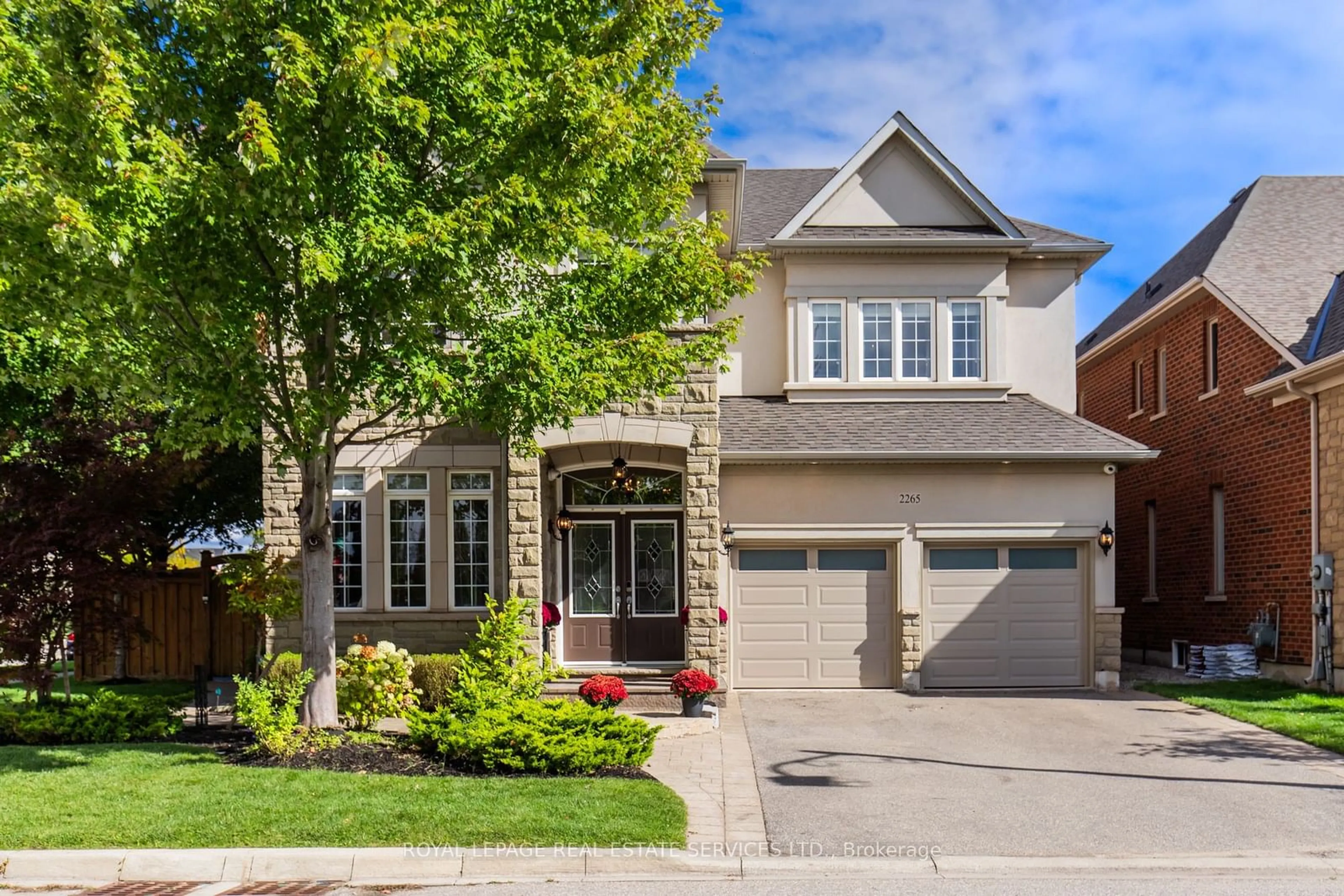 Frontside or backside of a home, the street view for 2265 Millstone Dr, Oakville Ontario L6M 0H2