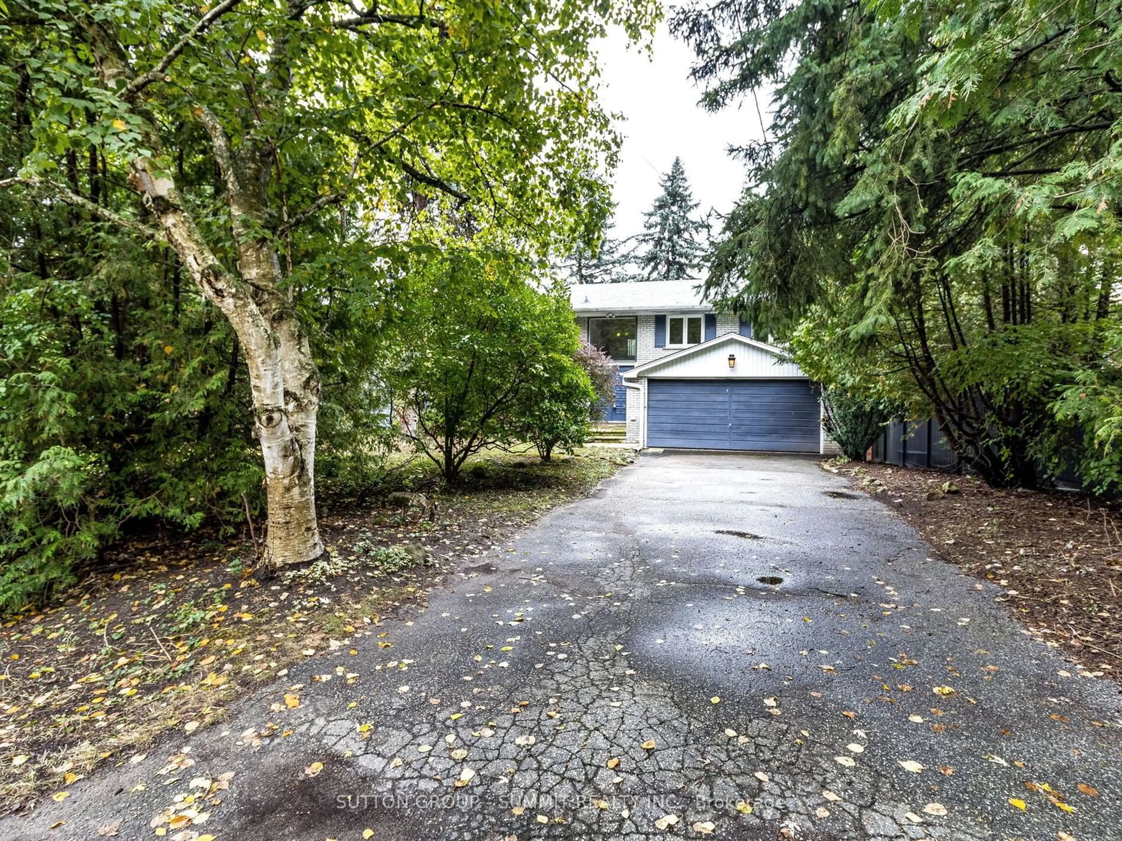 Frontside or backside of a home, the street view for 29 Stonegate Rd, Toronto Ontario M8Y 1V8