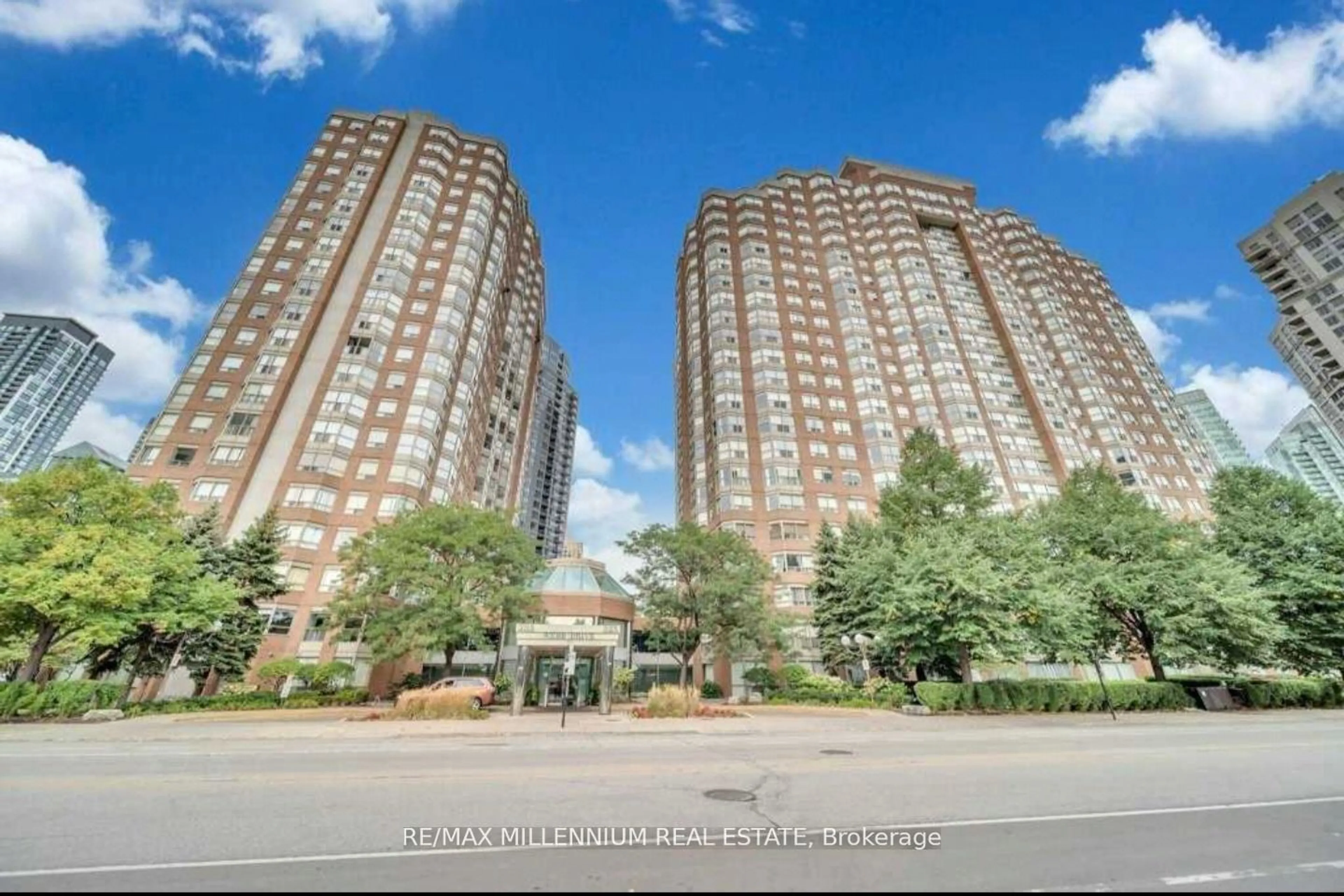 A pic from exterior of the house or condo for 325 Webb Dr #504, Mississauga Ontario L5B 3Z9