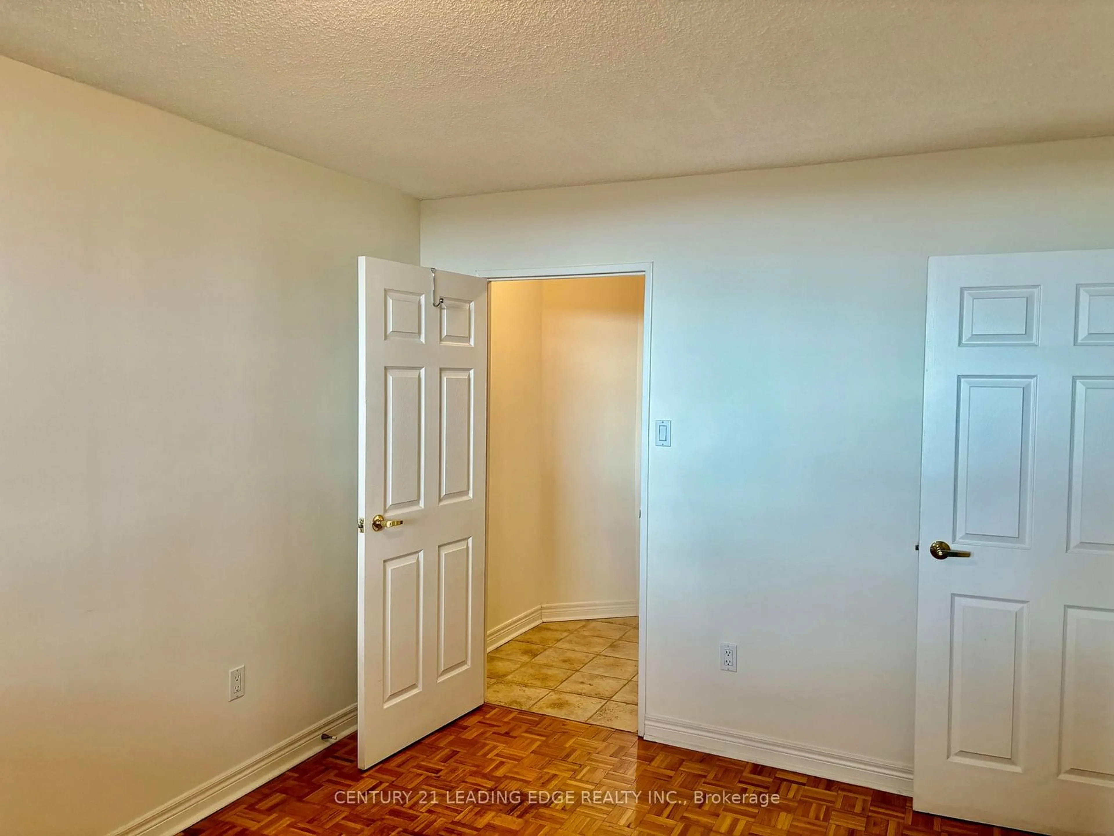 A pic of a room, unknown floor for 3501 Glen Erin Dr #905, Mississauga Ontario L5L 2E9