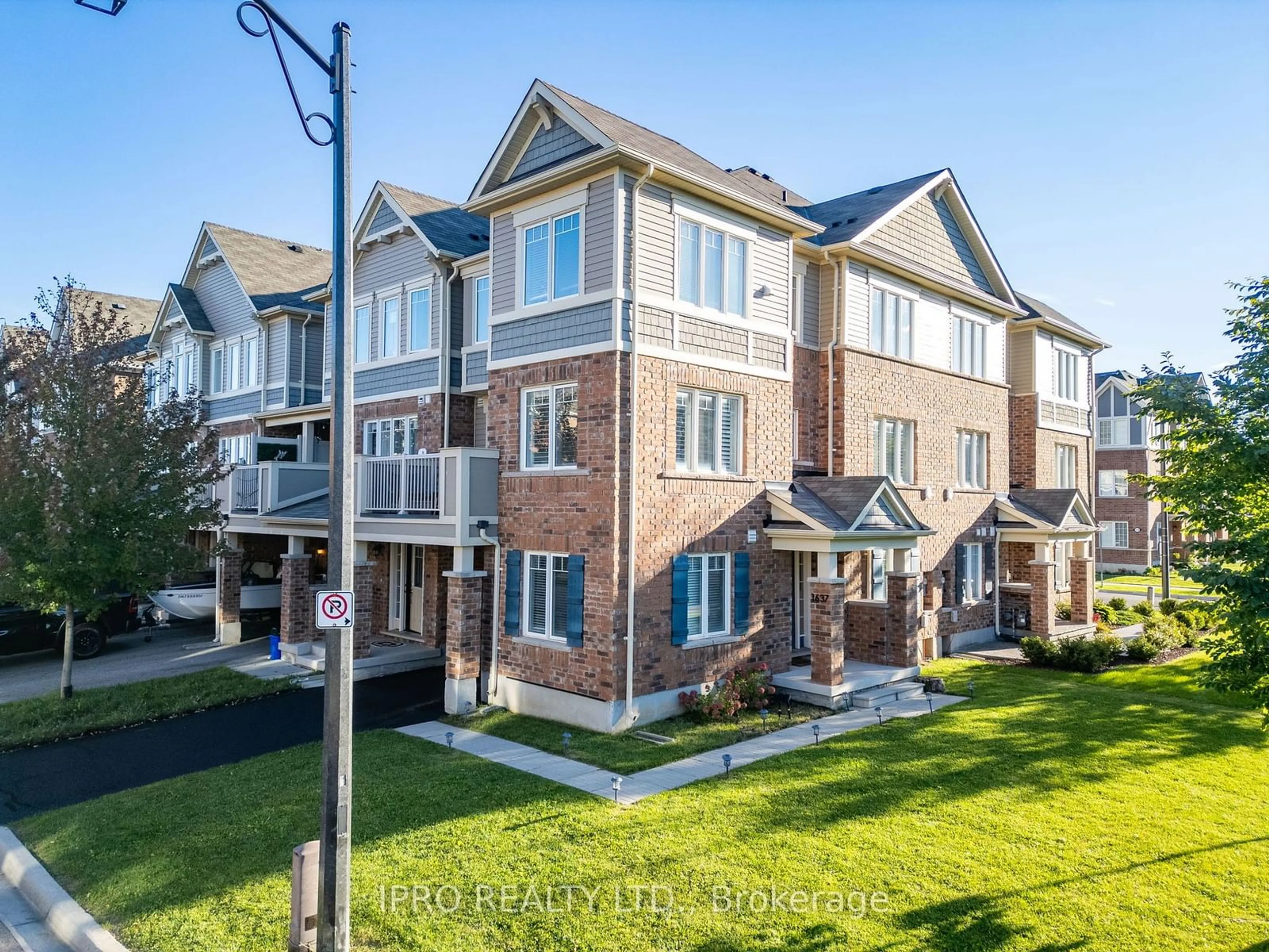 A pic from exterior of the house or condo, the street view for 1637 LeBlanc Crt, Milton Ontario L9E 0A4