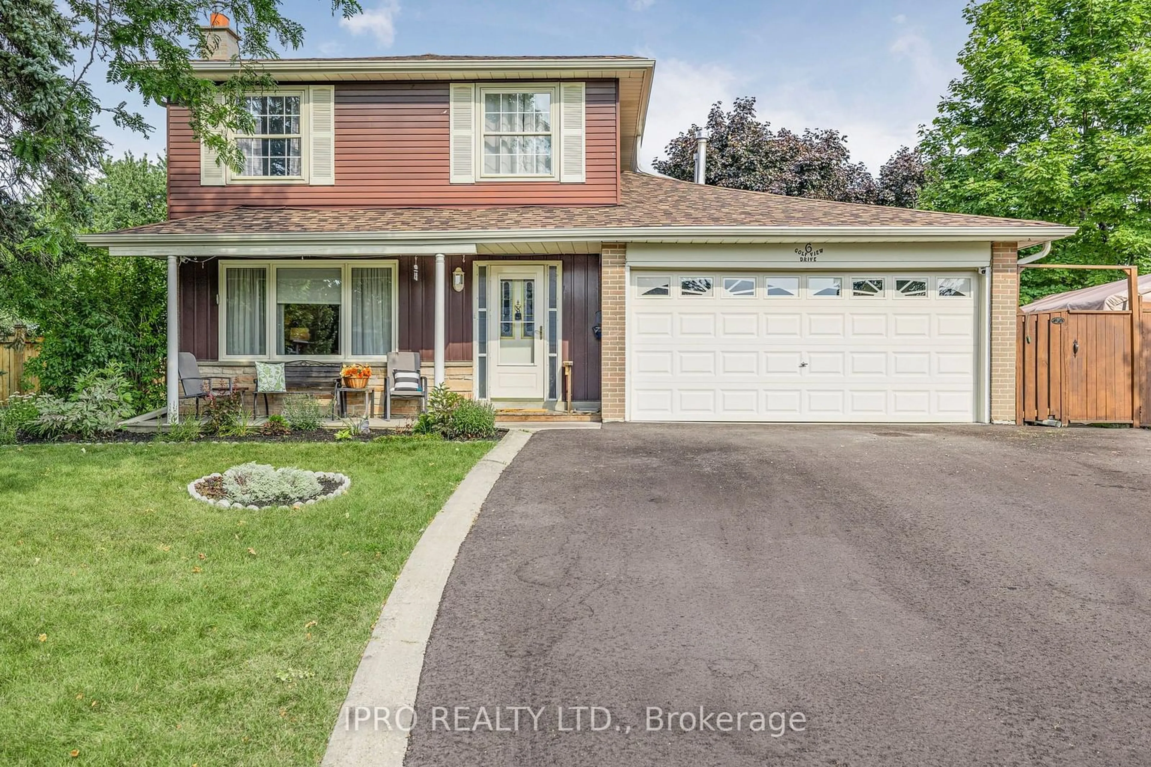 Frontside or backside of a home, the street view for 6 Golf View Dr, Brampton Ontario L6W 1A5