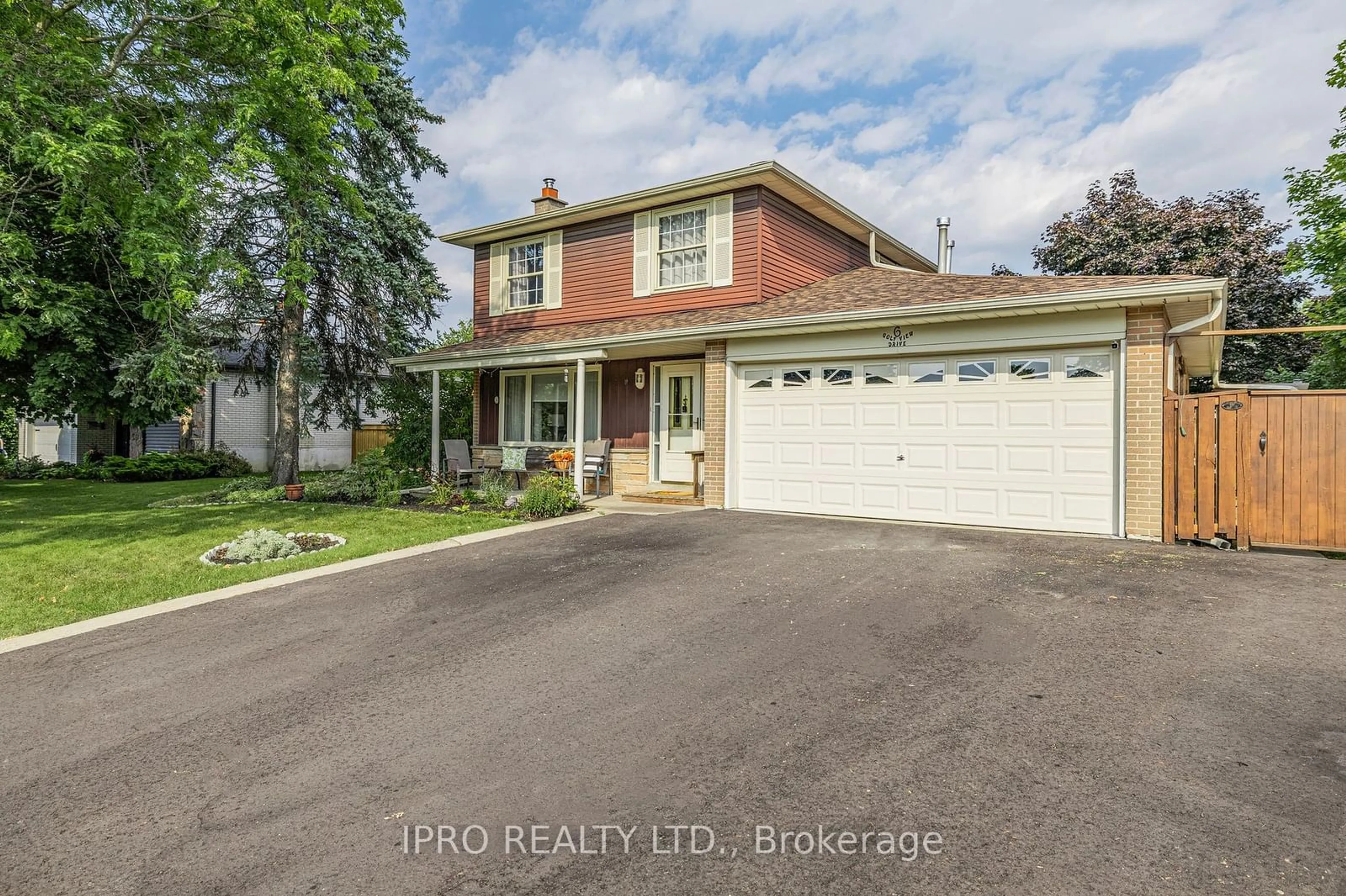 Frontside or backside of a home, the street view for 6 Golf View Dr, Brampton Ontario L6W 1A5