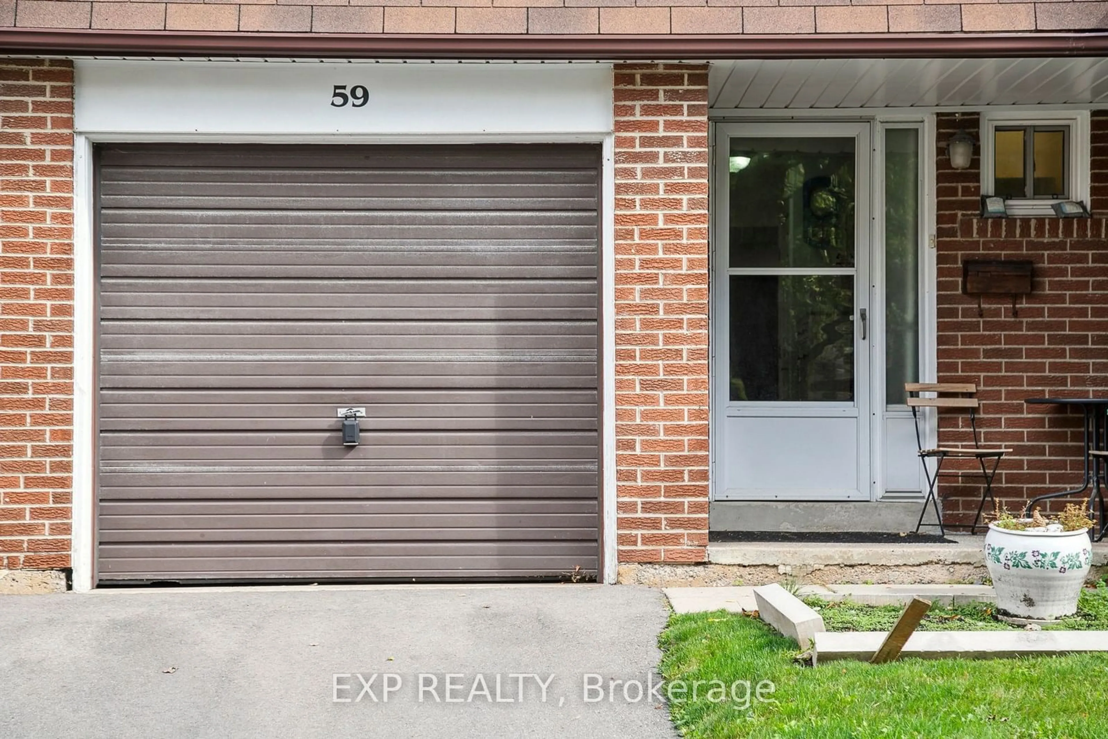 Home with brick exterior material for 3025 Cedarglen Gate #59, Mississauga Ontario L5C 2V7