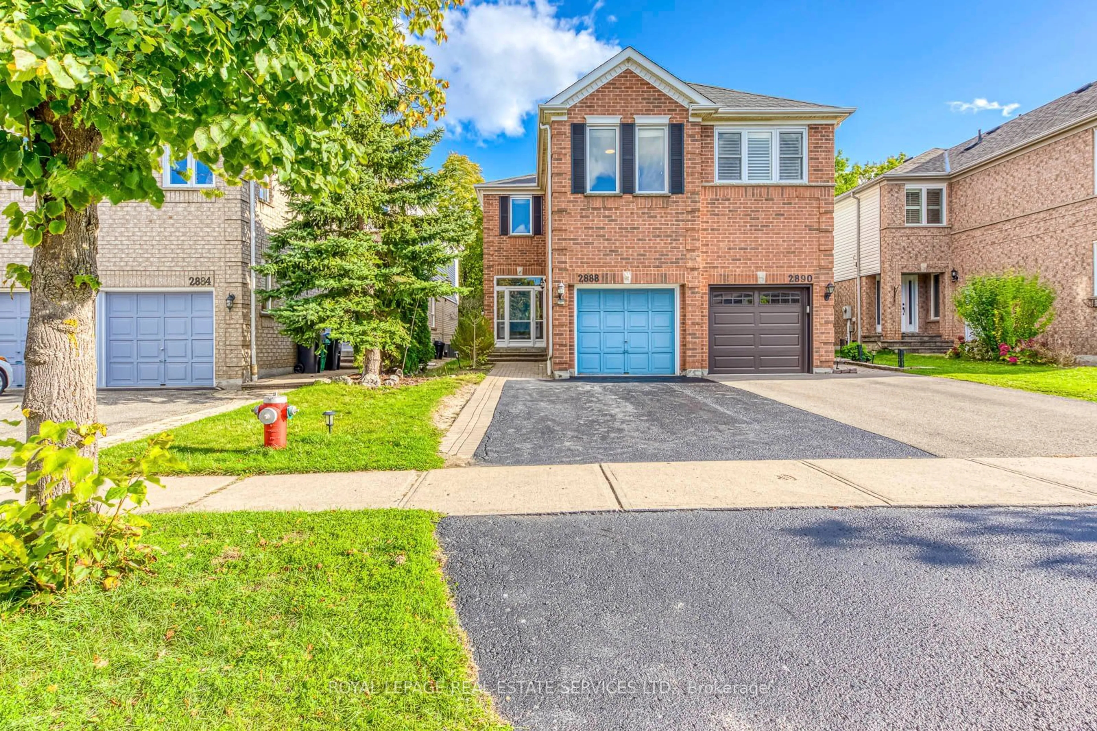 A pic from exterior of the house or condo, the street view for 2888 Westbury Crt, Mississauga Ontario L5M 6B3