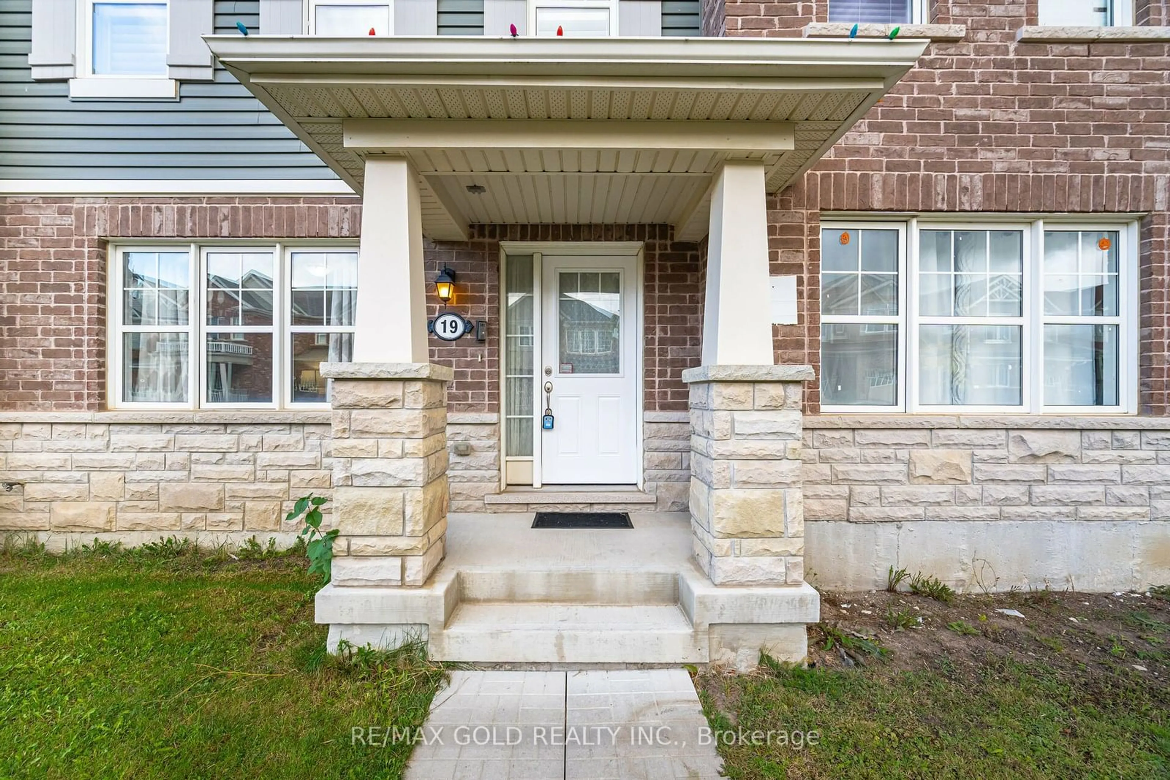 Home with brick exterior material for 19 Billiter Rd, Brampton Ontario L7A 4G8