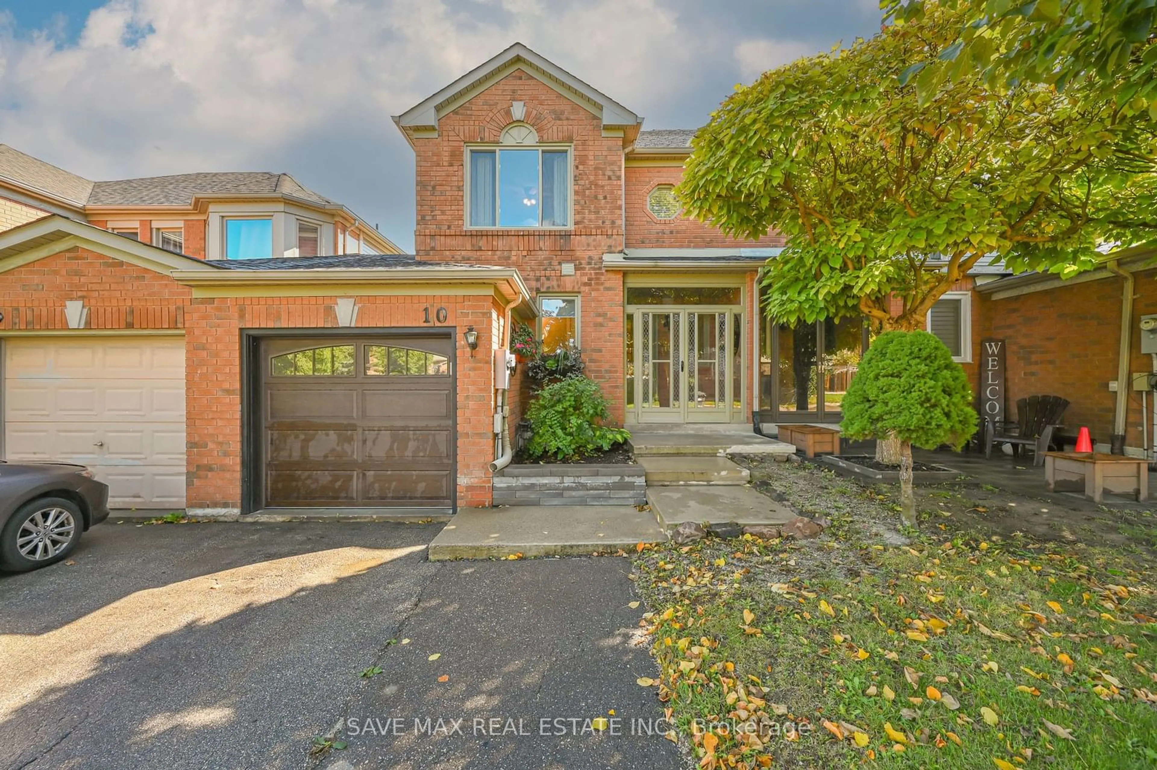 Home with brick exterior material for 10 Deer Creek Pl, Brampton Ontario L6Z 4T5