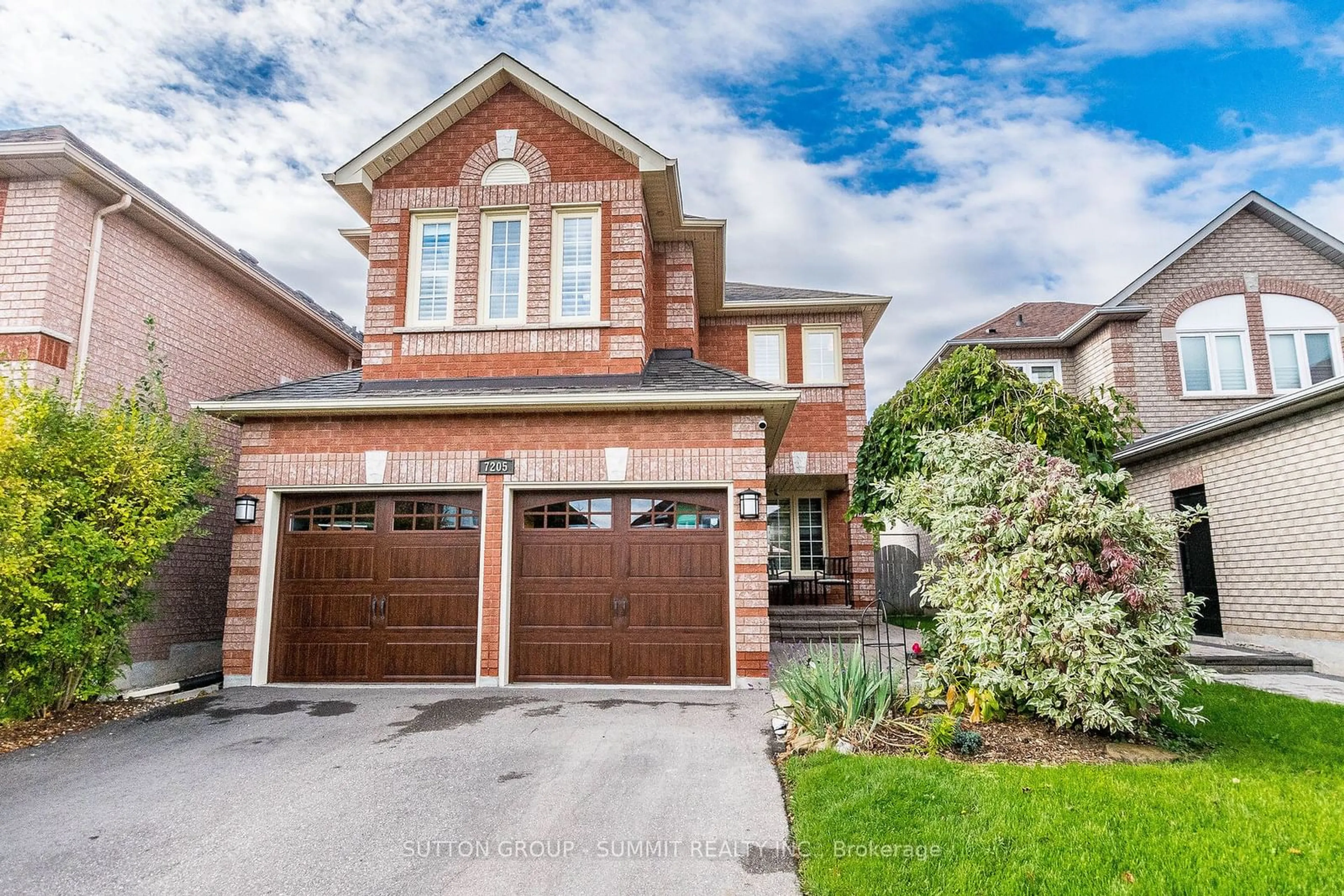 Home with brick exterior material for 7205 SPYGLASS Cres, Mississauga Ontario L5N 7H3