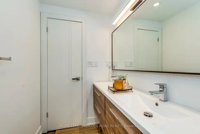 Additional property image - 2220 Elmhurst Ave