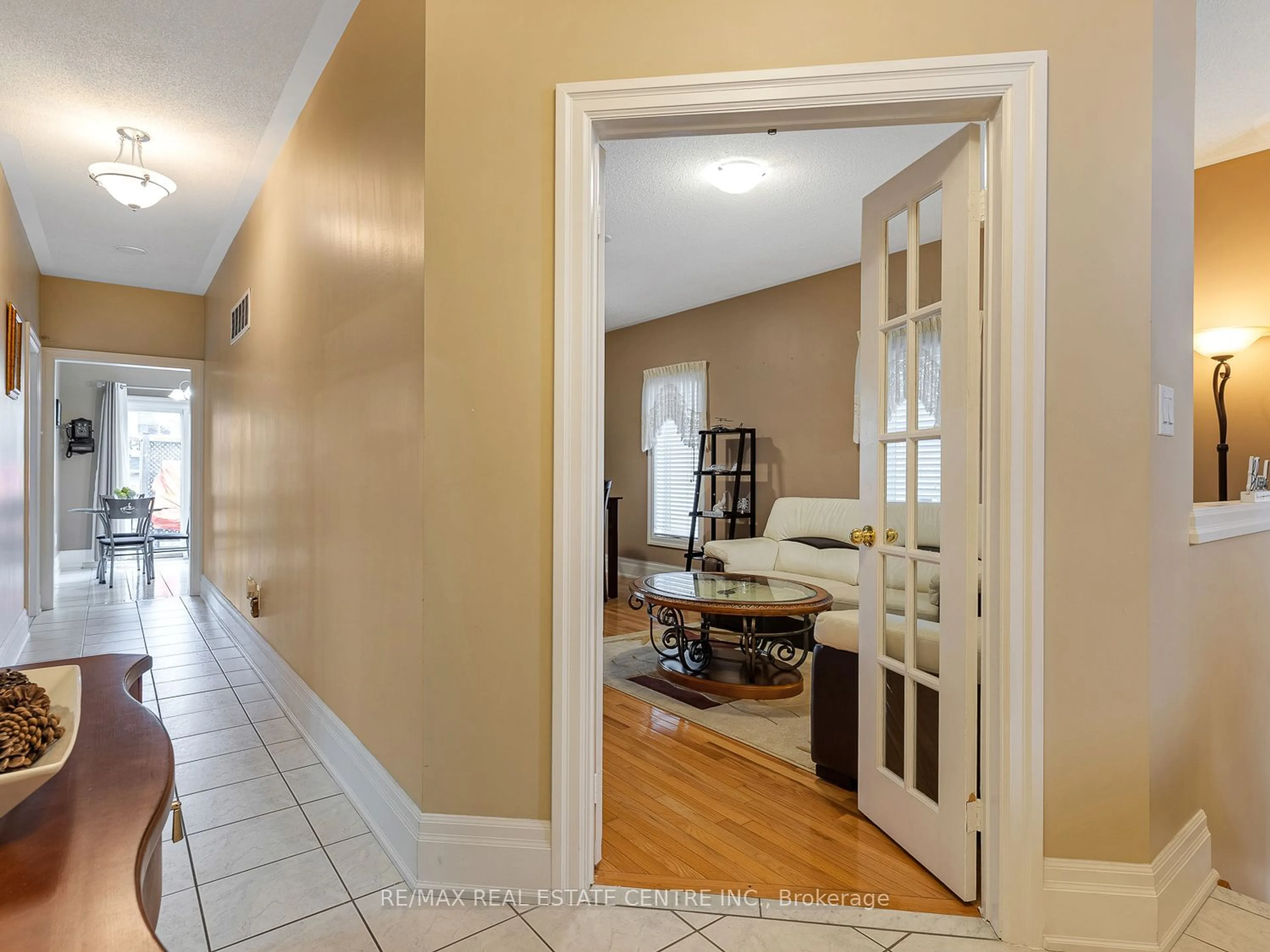 Indoor entryway, wood floors for 73 Baybrook Rd, Brampton Ontario L7A 1L4