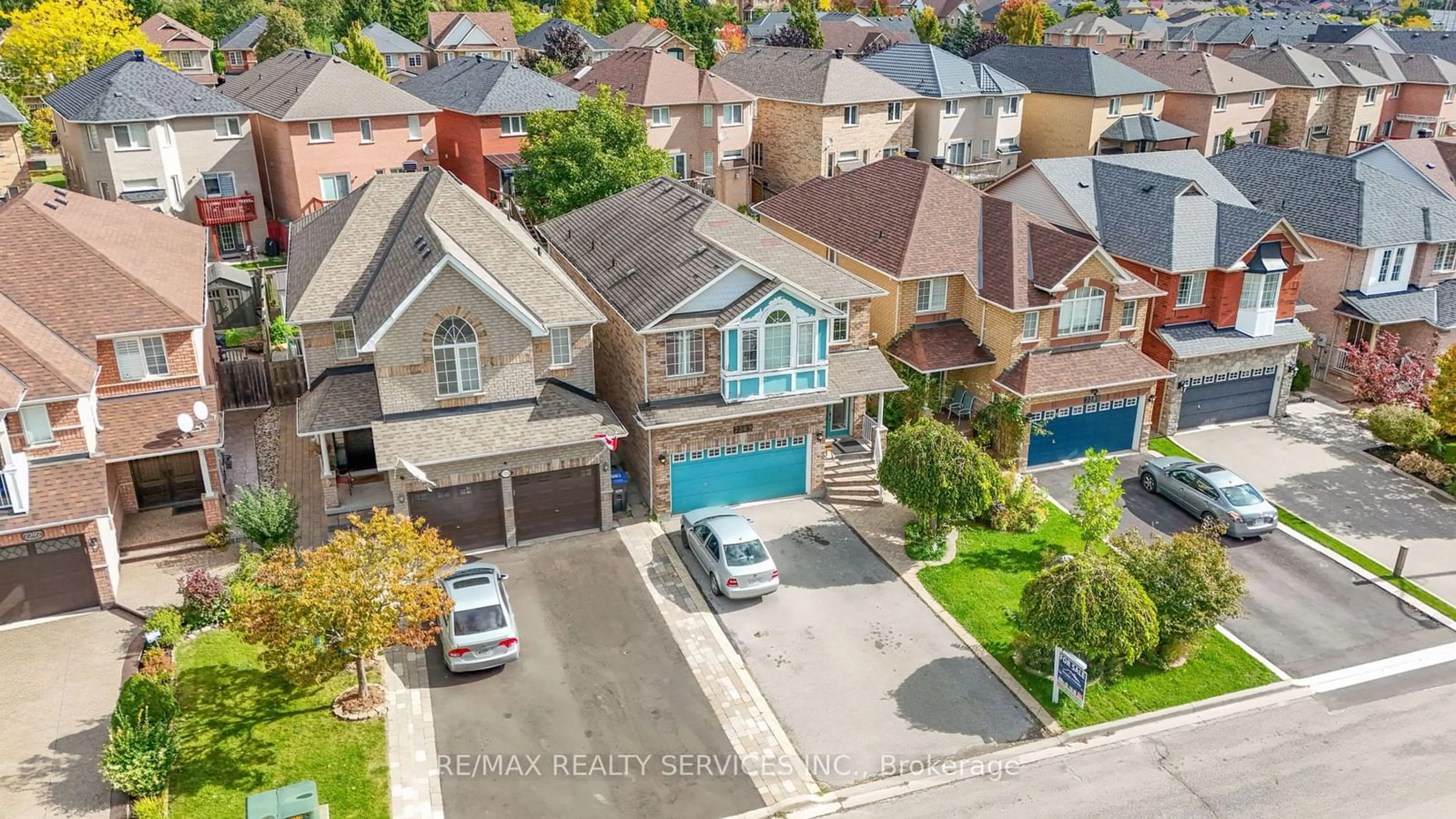 Frontside or backside of a home, the street view for 7389 Lantern Fly Hllw, Mississauga Ontario L5W 1K1