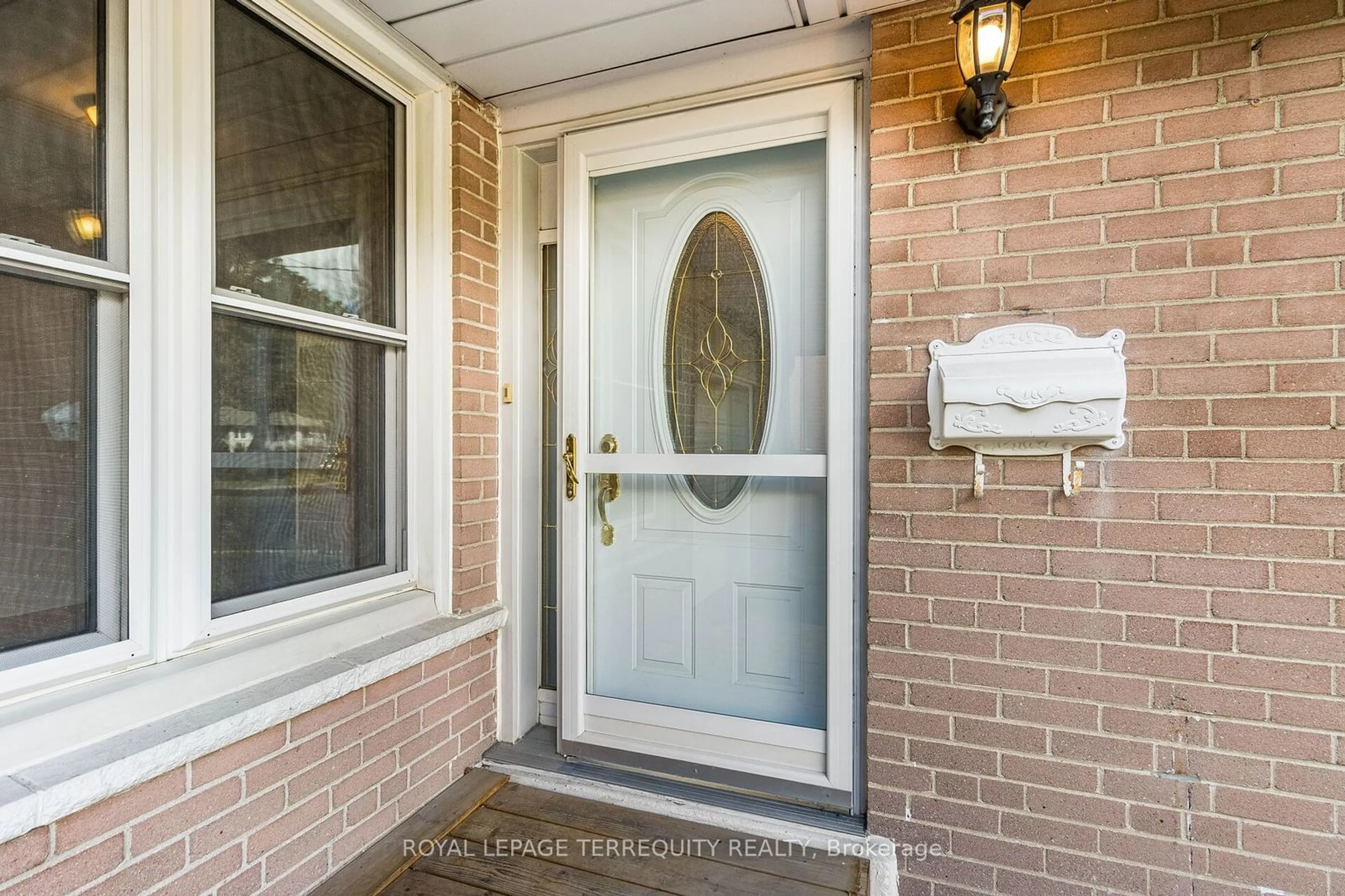 Indoor entryway for 390 Renforth Dr, Toronto Ontario M9C 2M2