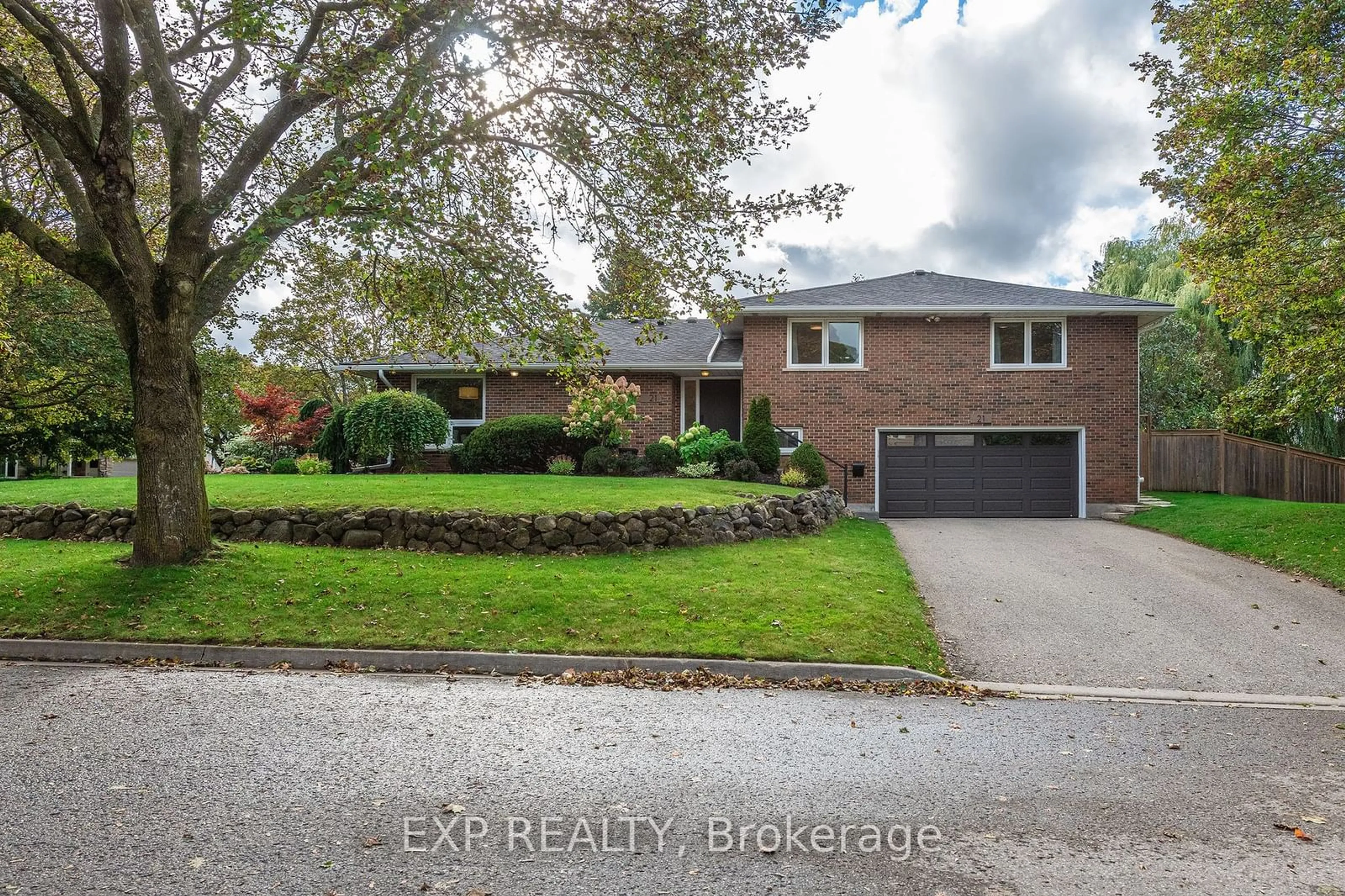 Frontside or backside of a home, the street view for 21 Glenforest Rd, Orangeville Ontario L9W 1A4