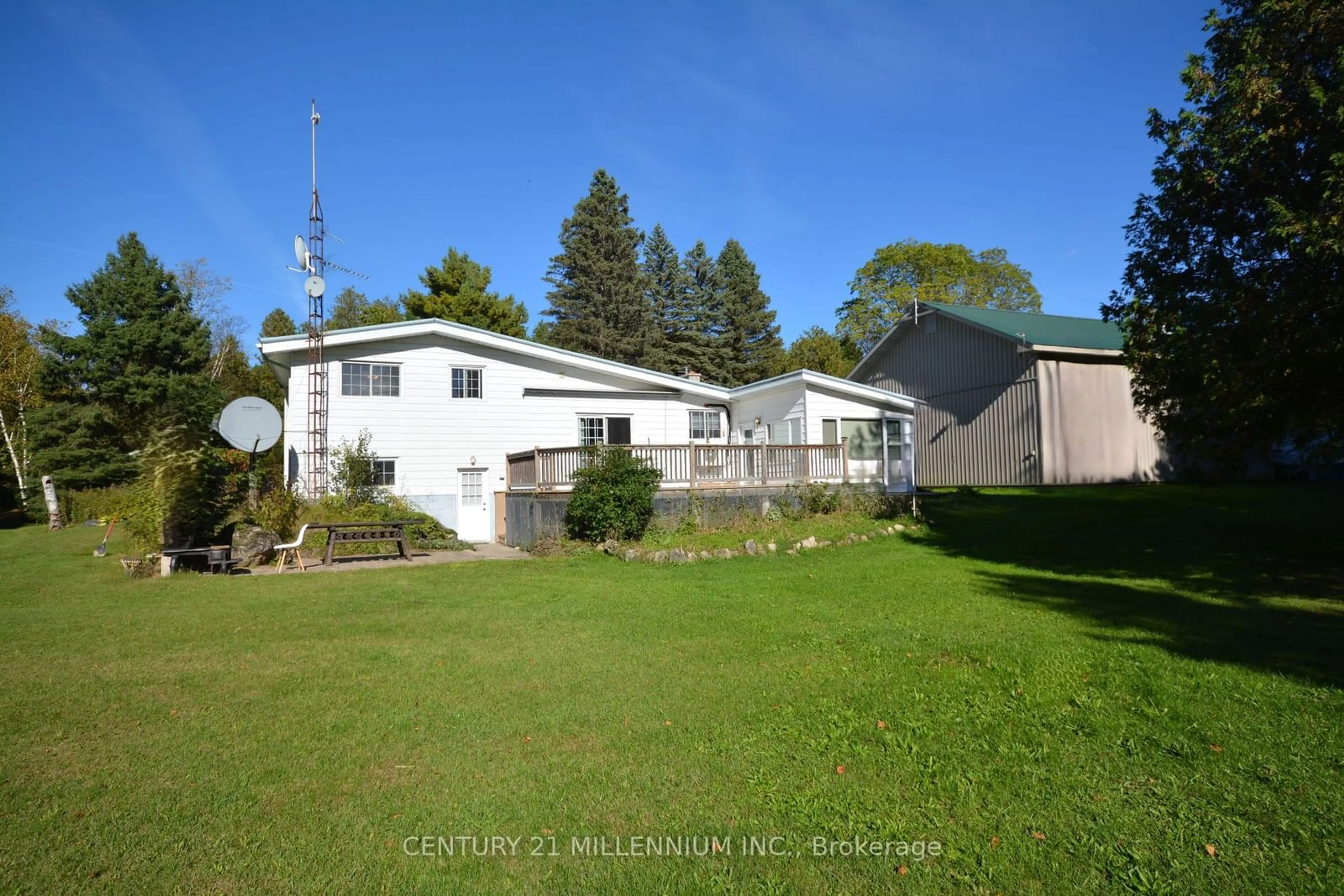 A pic from exterior of the house or condo, the front or back of building for 12536 Fifth Line, Milton Ontario N0B 2K0