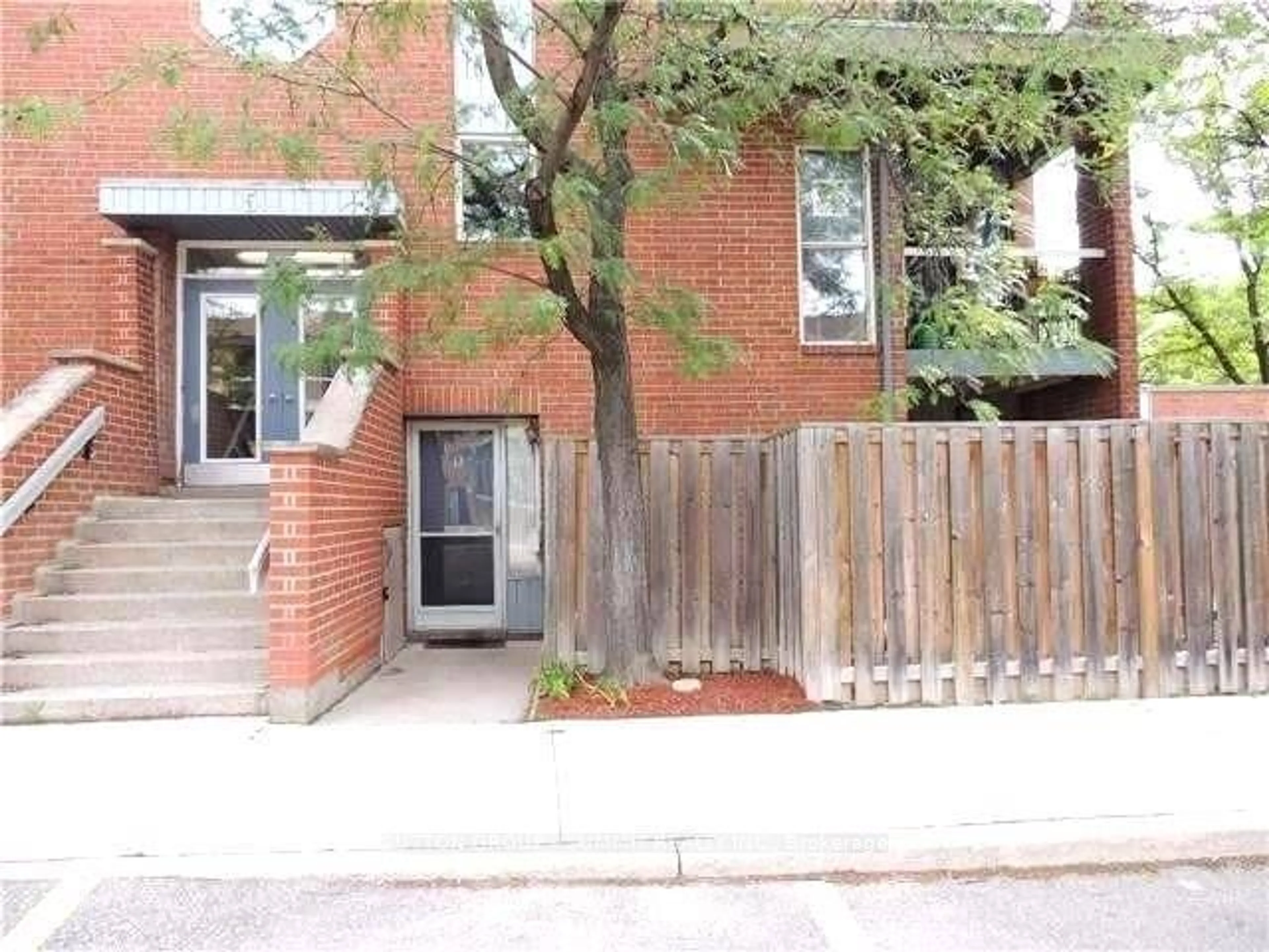 A pic from exterior of the house or condo, the street view for 2866 Battleford Rd #5D, Mississauga Ontario L5N 3L3