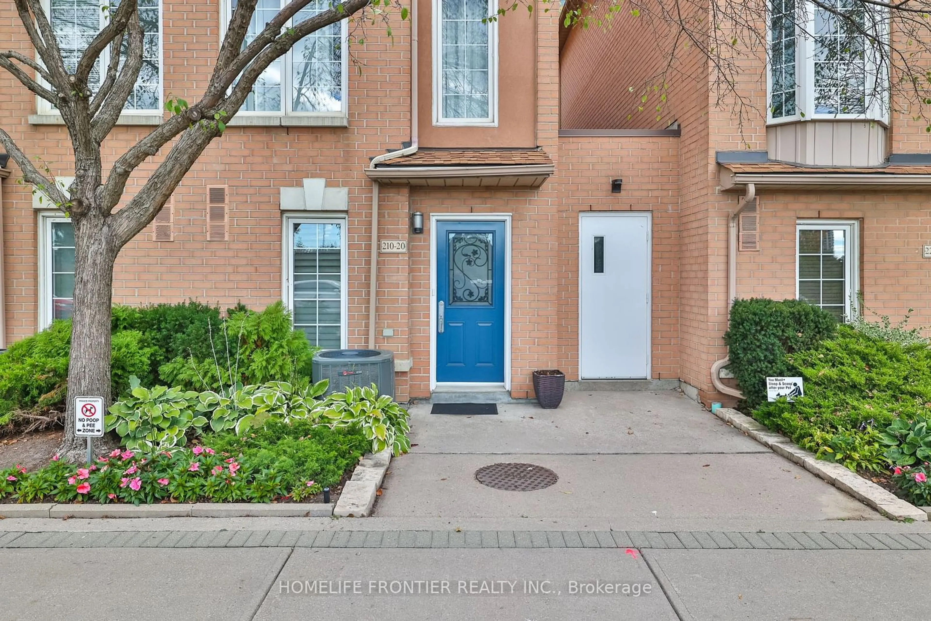 A pic from exterior of the house or condo for 210 Manitoba St #20, Toronto Ontario M8Y 4G7