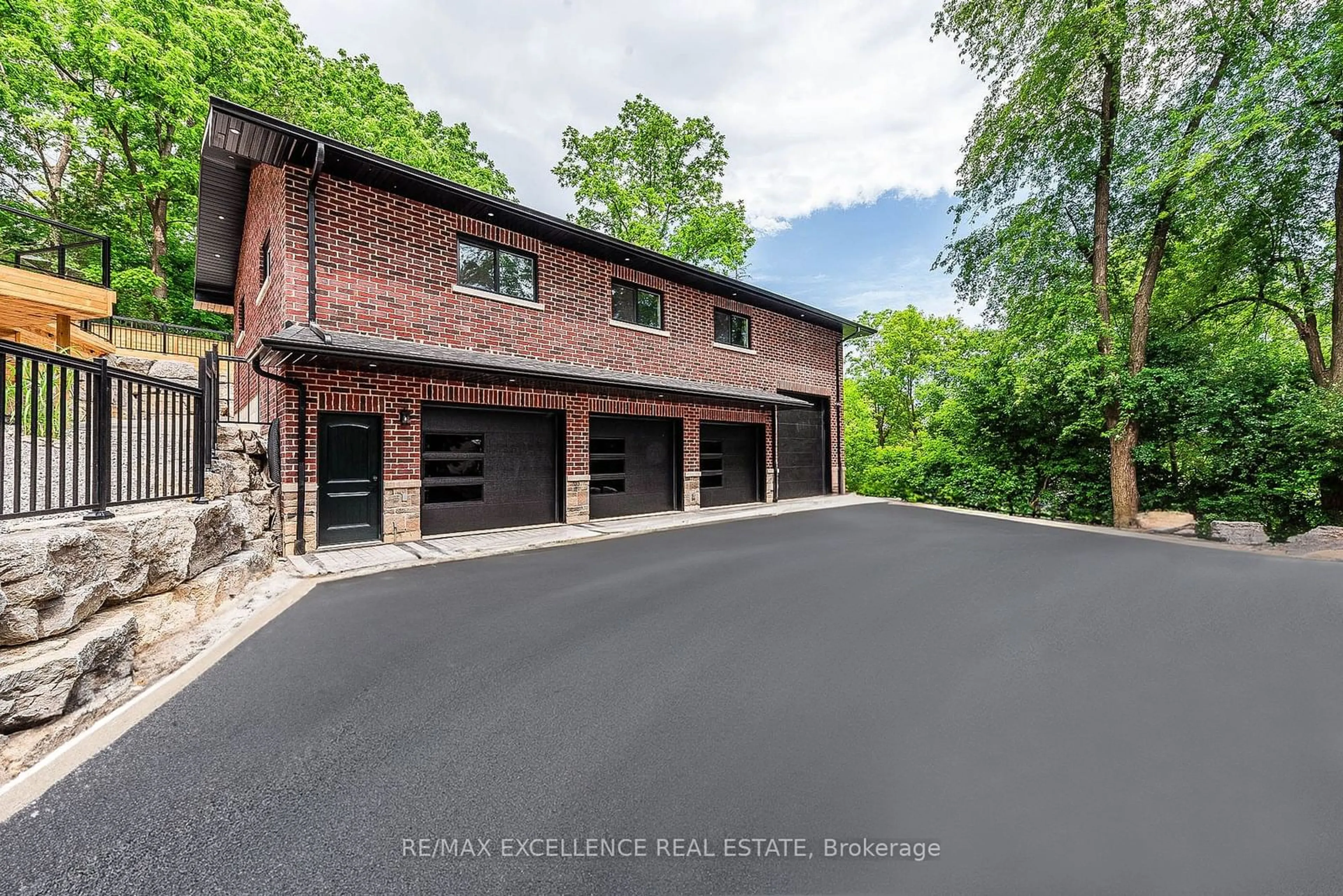 Indoor garage, wood floors for 8949 Mississauga Rd, Brampton Ontario L6Y 0C2