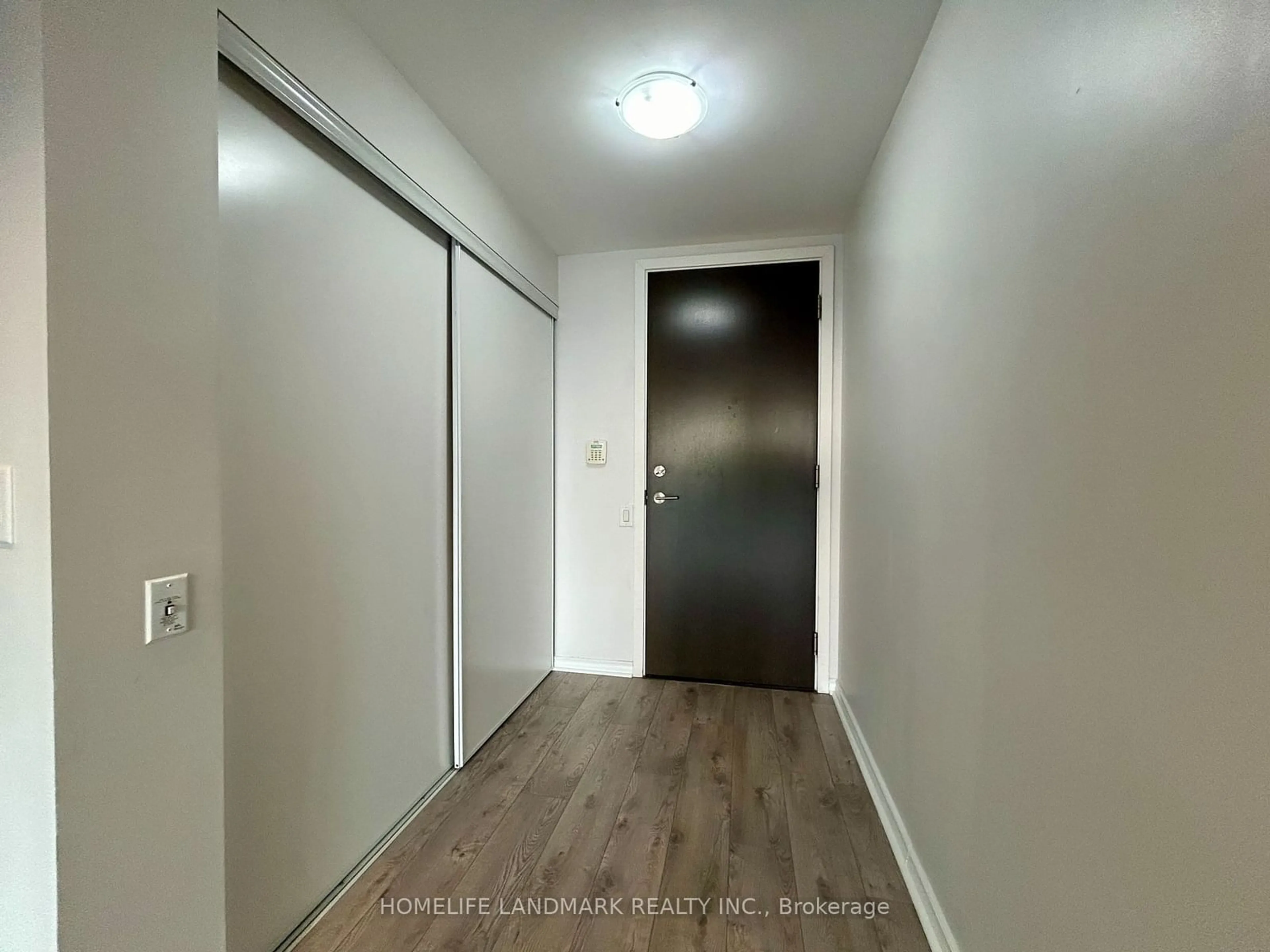 A pic of a room for 105 The Queensway #909, Toronto Ontario M6S 5B5