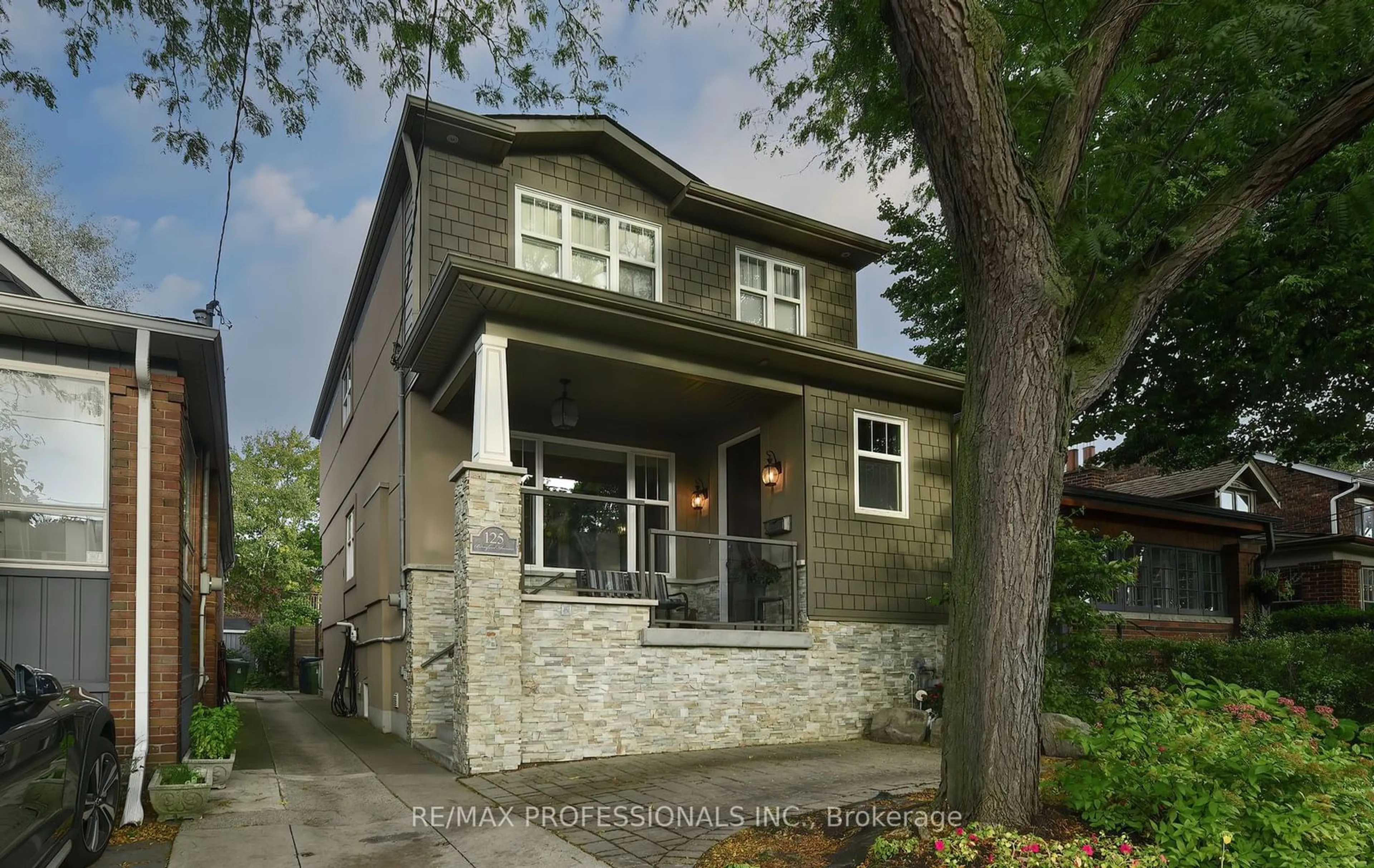 Frontside or backside of a home, cottage for 125 Beresford Ave, Toronto Ontario M6S 3B2