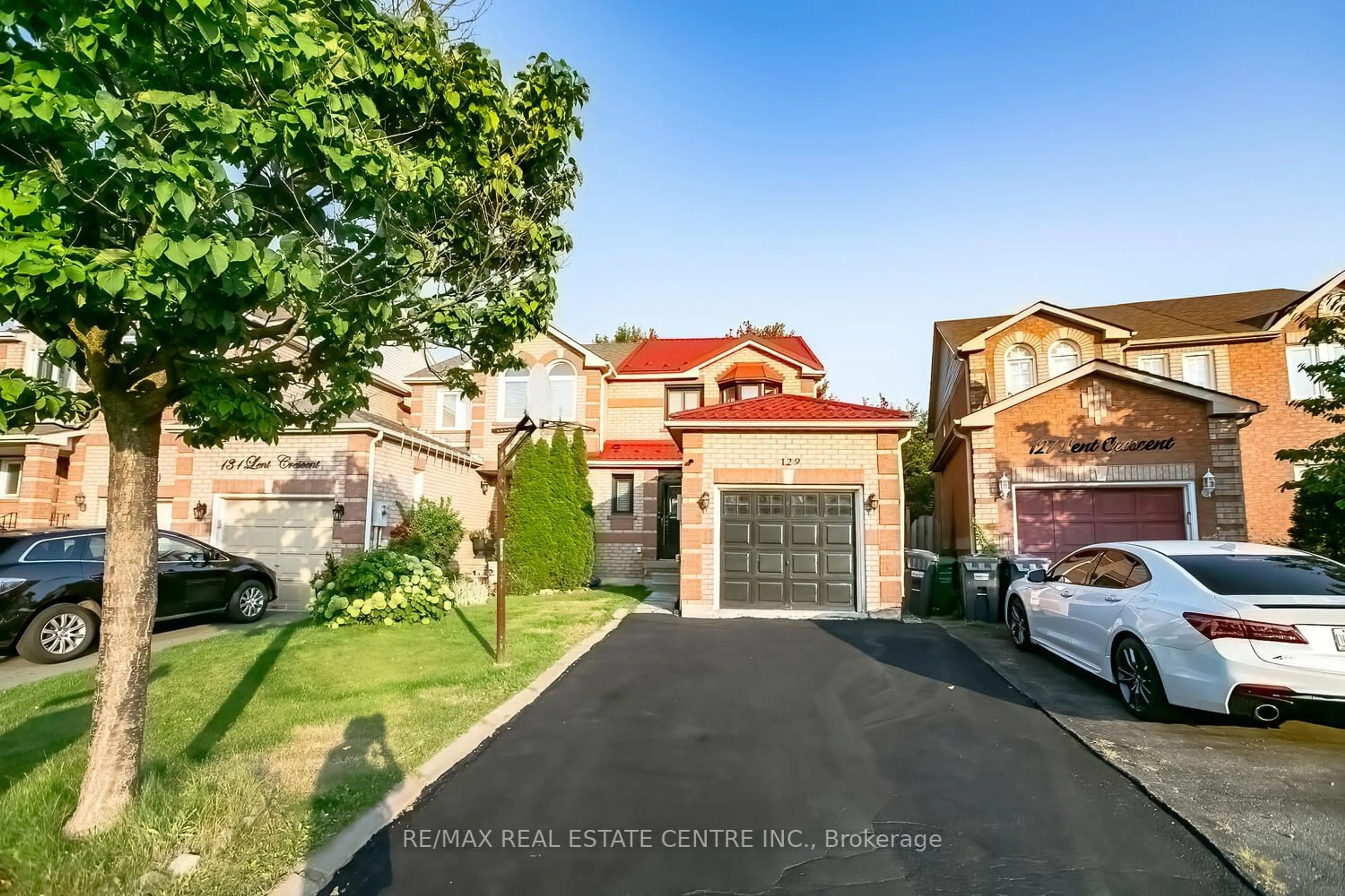 A pic from exterior of the house or condo, the street view for 129 Lent Cres, Brampton Ontario L6Y 5E6