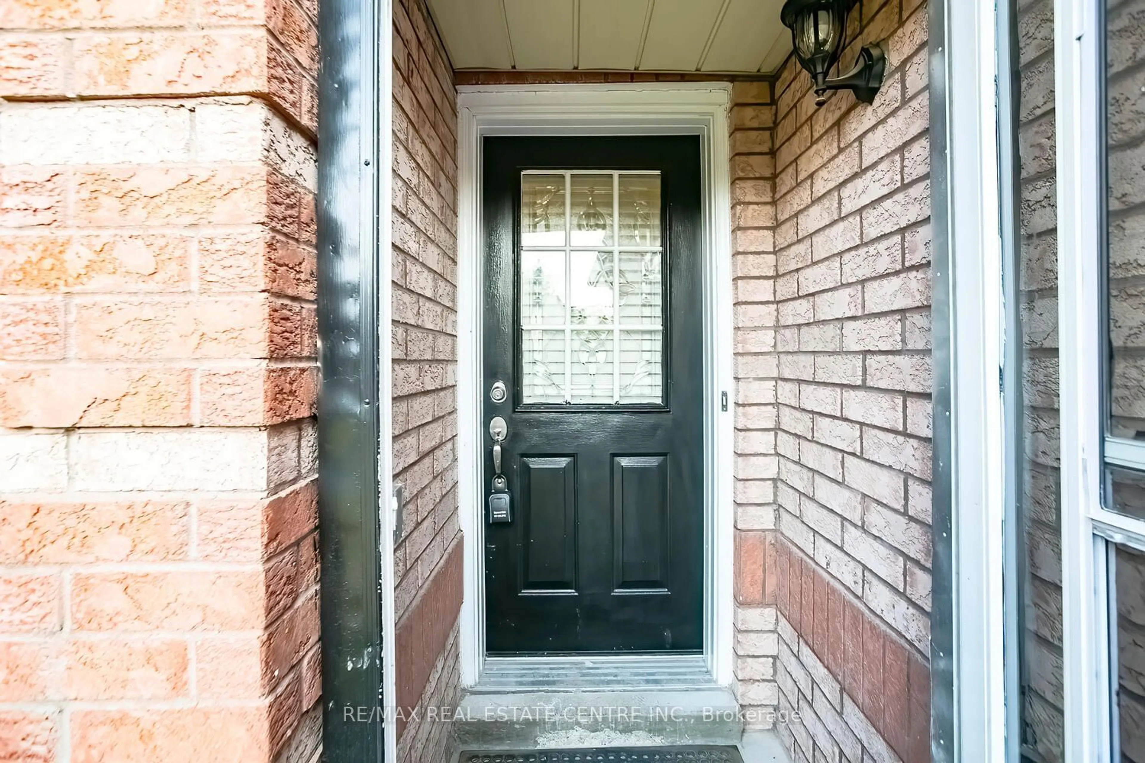 Indoor entryway, wood floors for 129 Lent Cres, Brampton Ontario L6Y 5E6