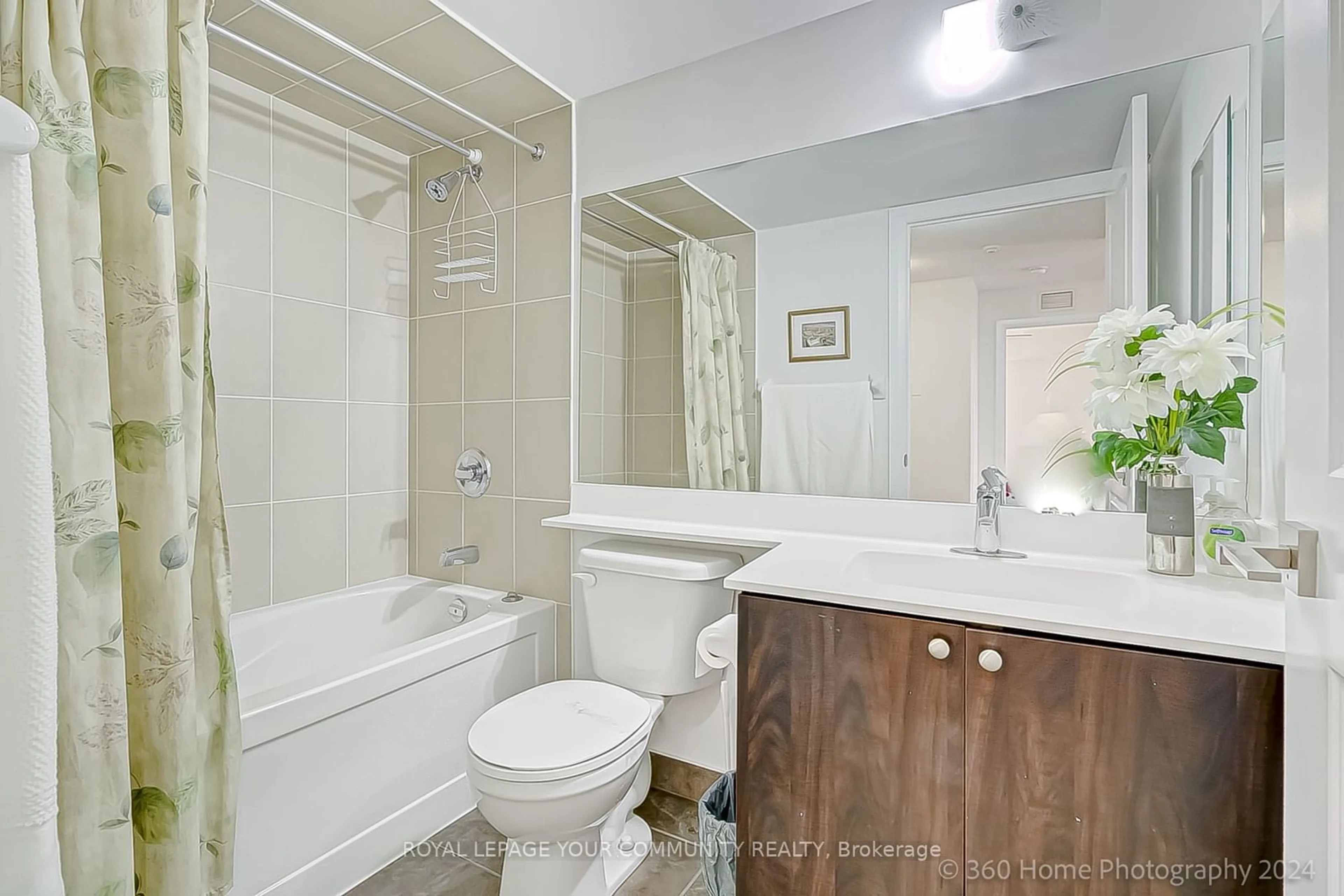 Standard bathroom for 55 De Boers Dr #704, Toronto Ontario M3J 0G5