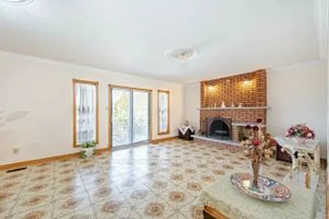 Additional property image - 10 Larchmere Ave