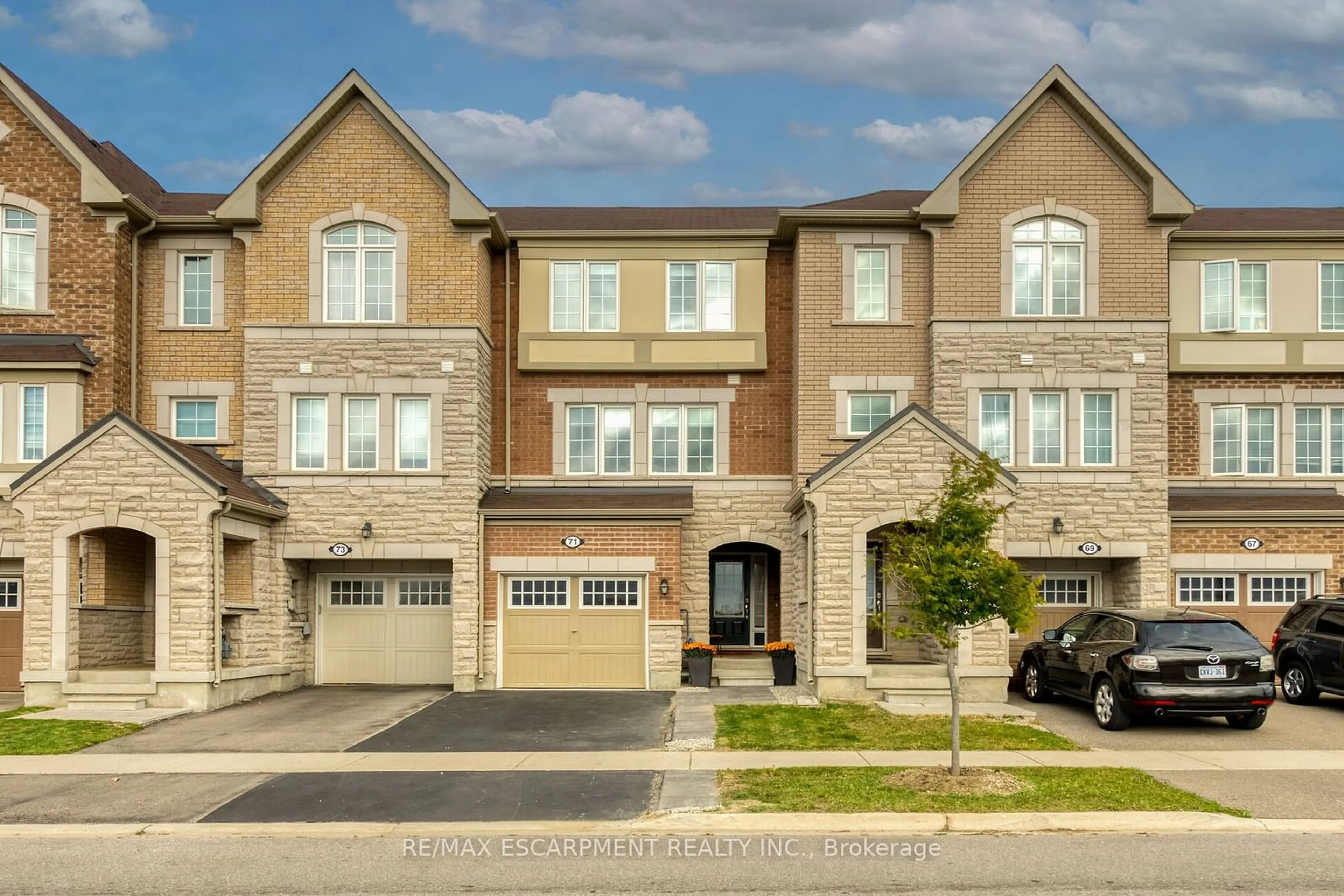 A pic from exterior of the house or condo, the street view for 71 Baycliffe Cres, Brampton Ontario L7A 3Z1