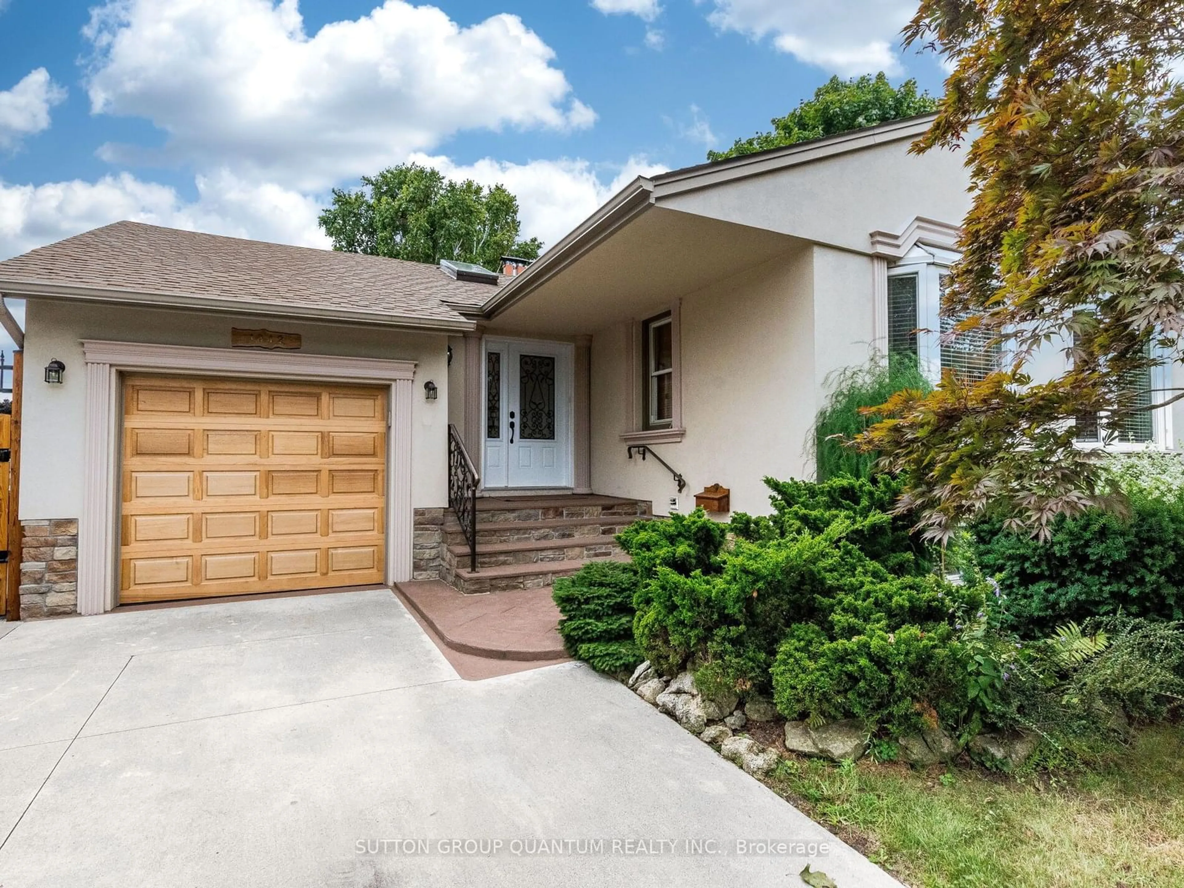 Frontside or backside of a home, the street view for 1842 Christopher Rd, Mississauga Ontario L5J 2K8