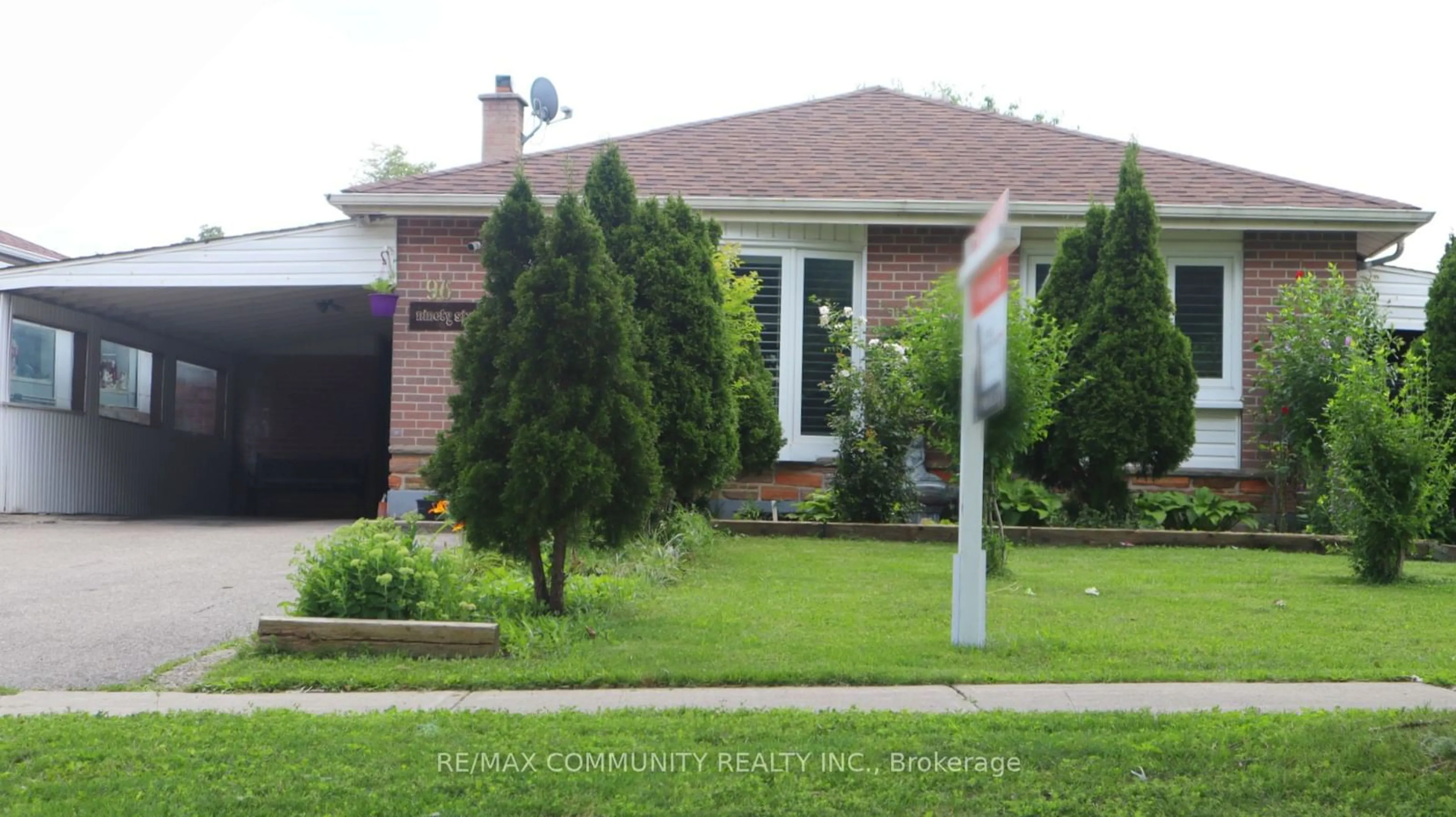 Frontside or backside of a home for 96 Lexington Ave, Toronto Ontario M9V 2G8