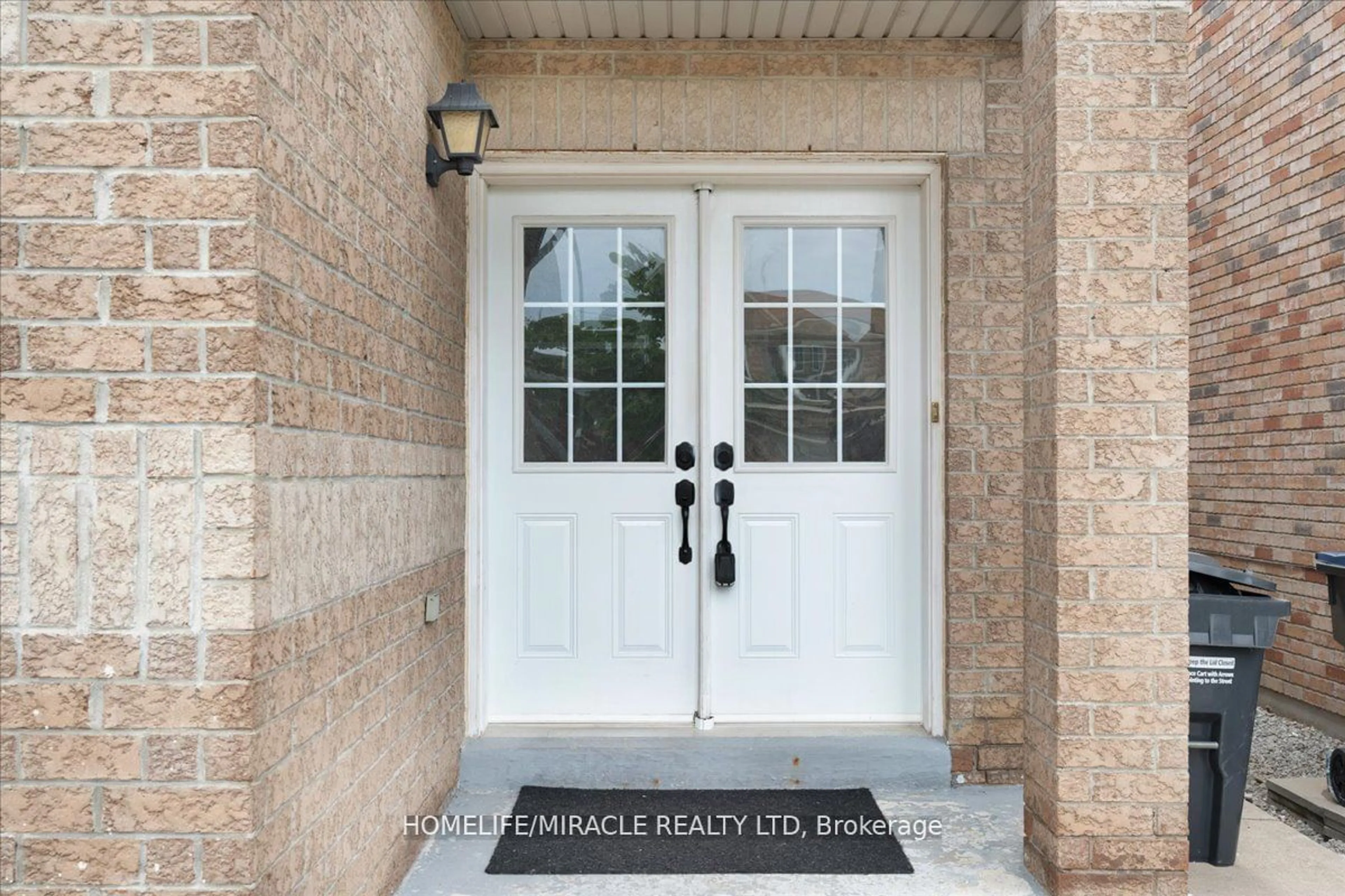 Indoor entryway, ceramic floors for 455 Comiskey Cres, Mississauga Ontario L5W 0C7